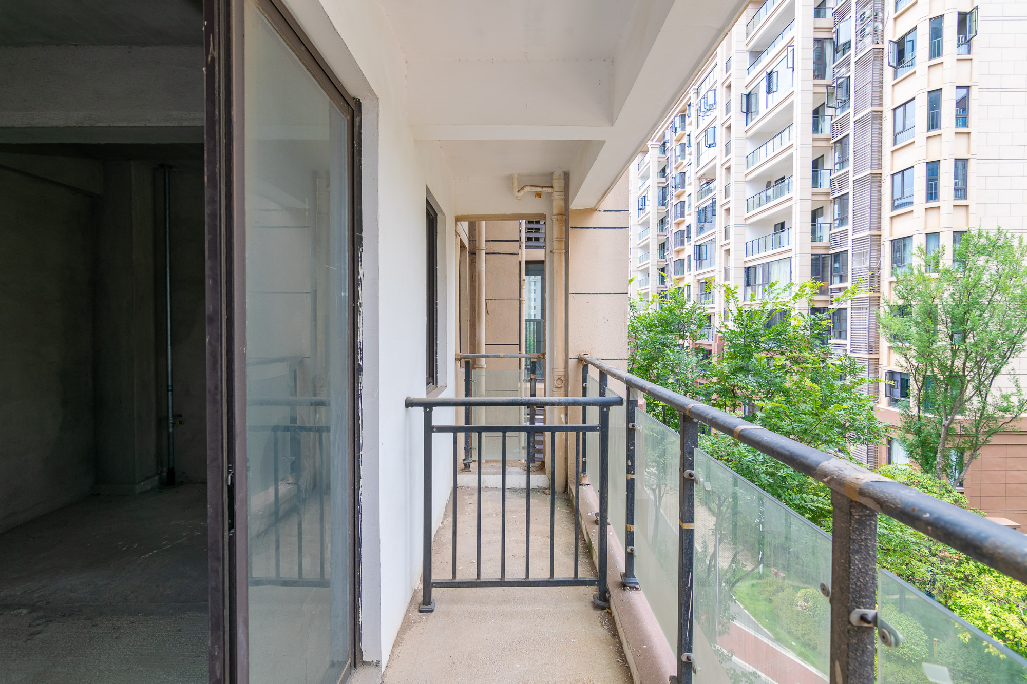 裕田奥莱小镇  3室2厅2卫    66.8万 裕田奥莱小镇  3室2厅2卫    66.8万阳台