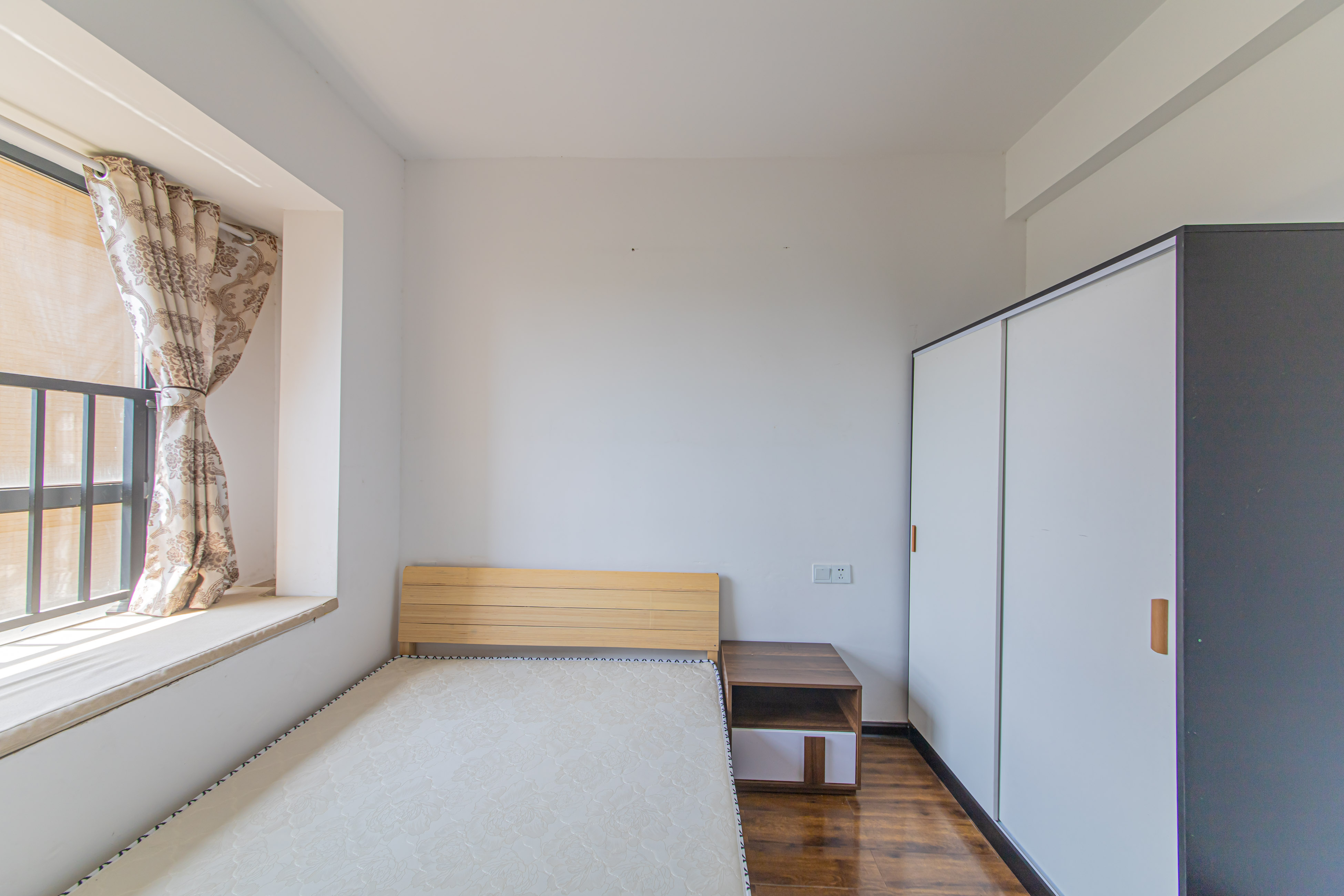 中建芙蓉嘉苑  3室2厅2卫   120.00万卧室