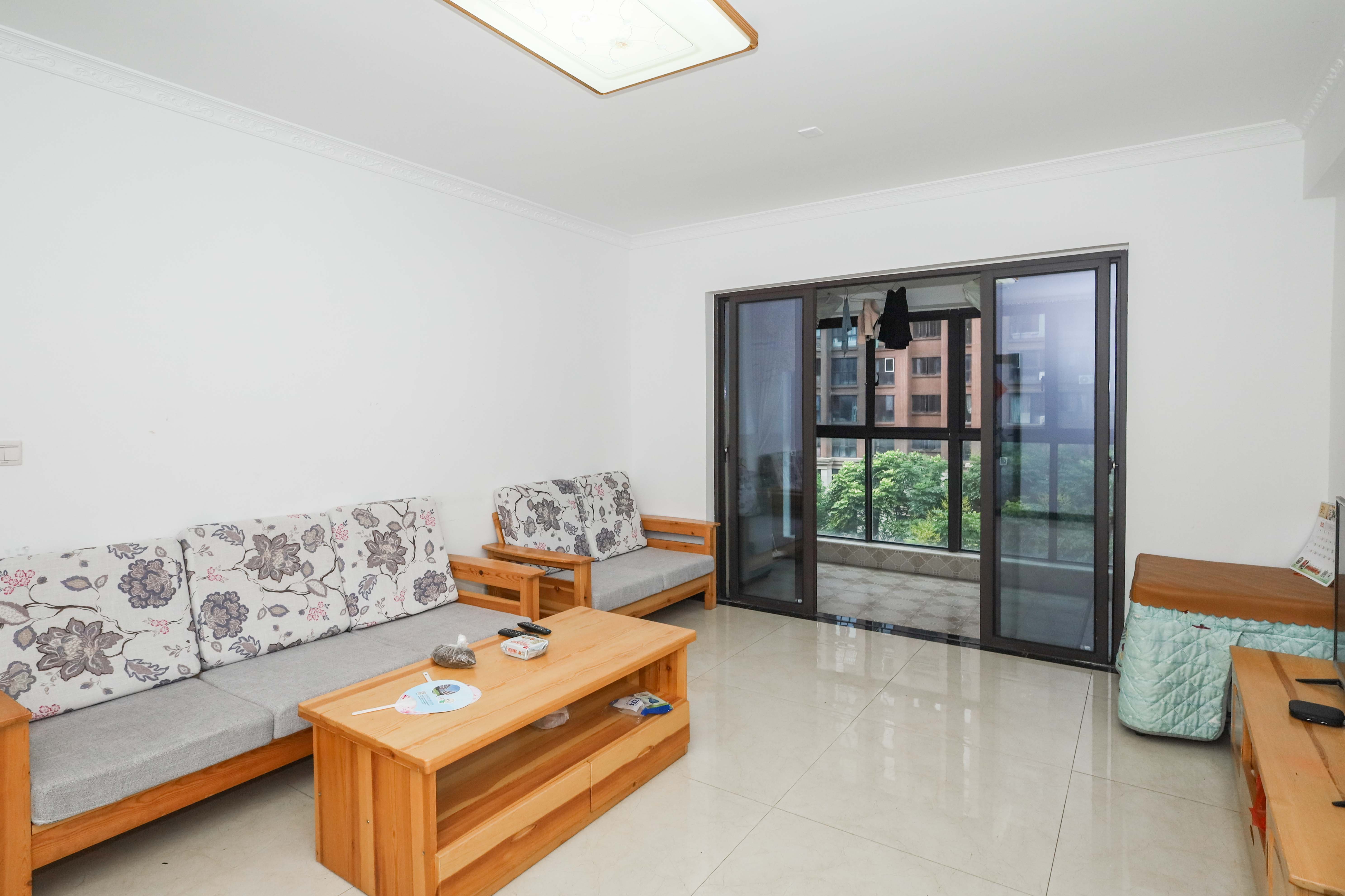 中冶中央公园  3室2厅2卫    120.0万 中冶中央公园  3室2厅2卫    120.0万客厅