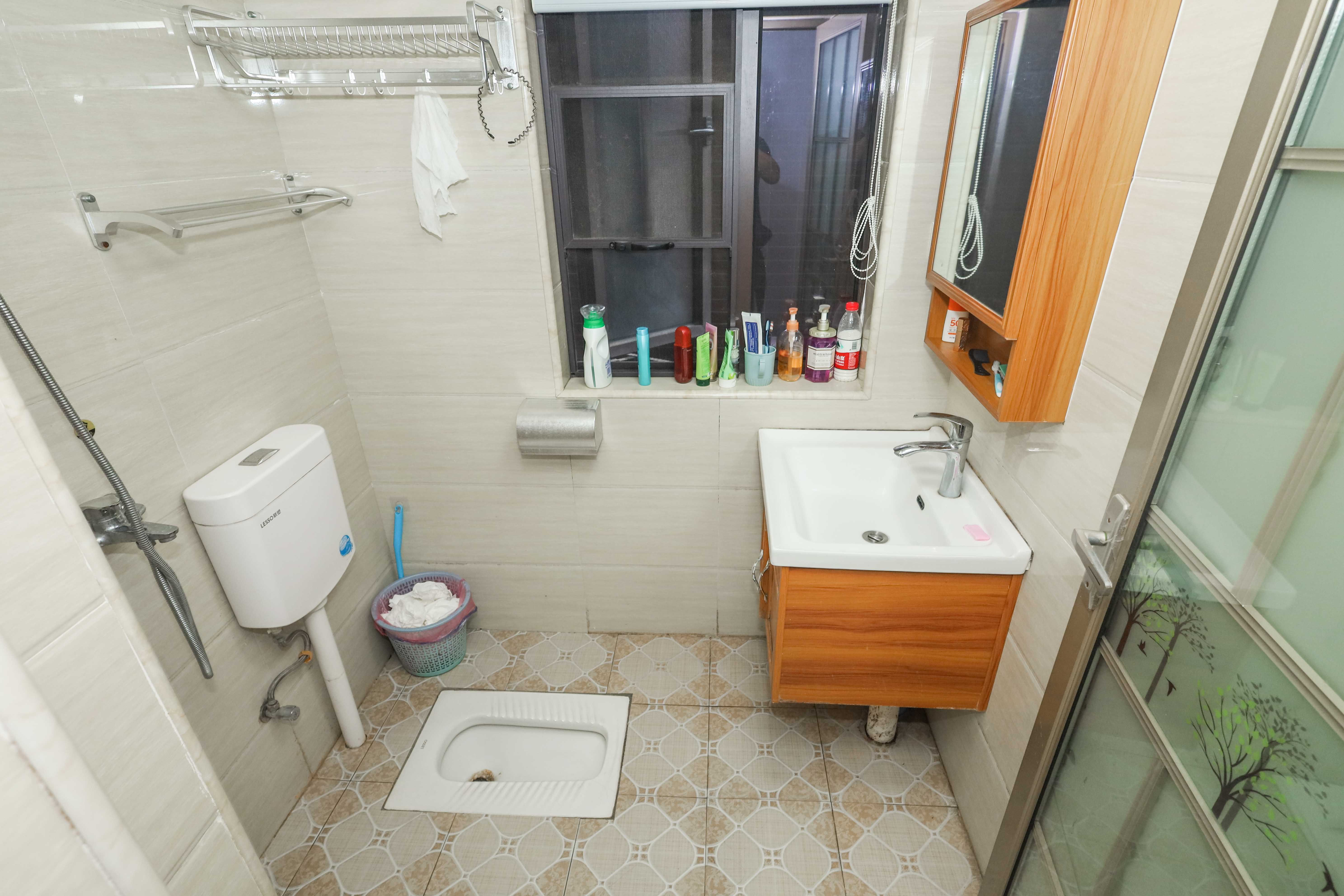 中冶中央公园  3室2厅2卫    120.0万 中冶中央公园  3室2厅2卫    120.0万卫生间