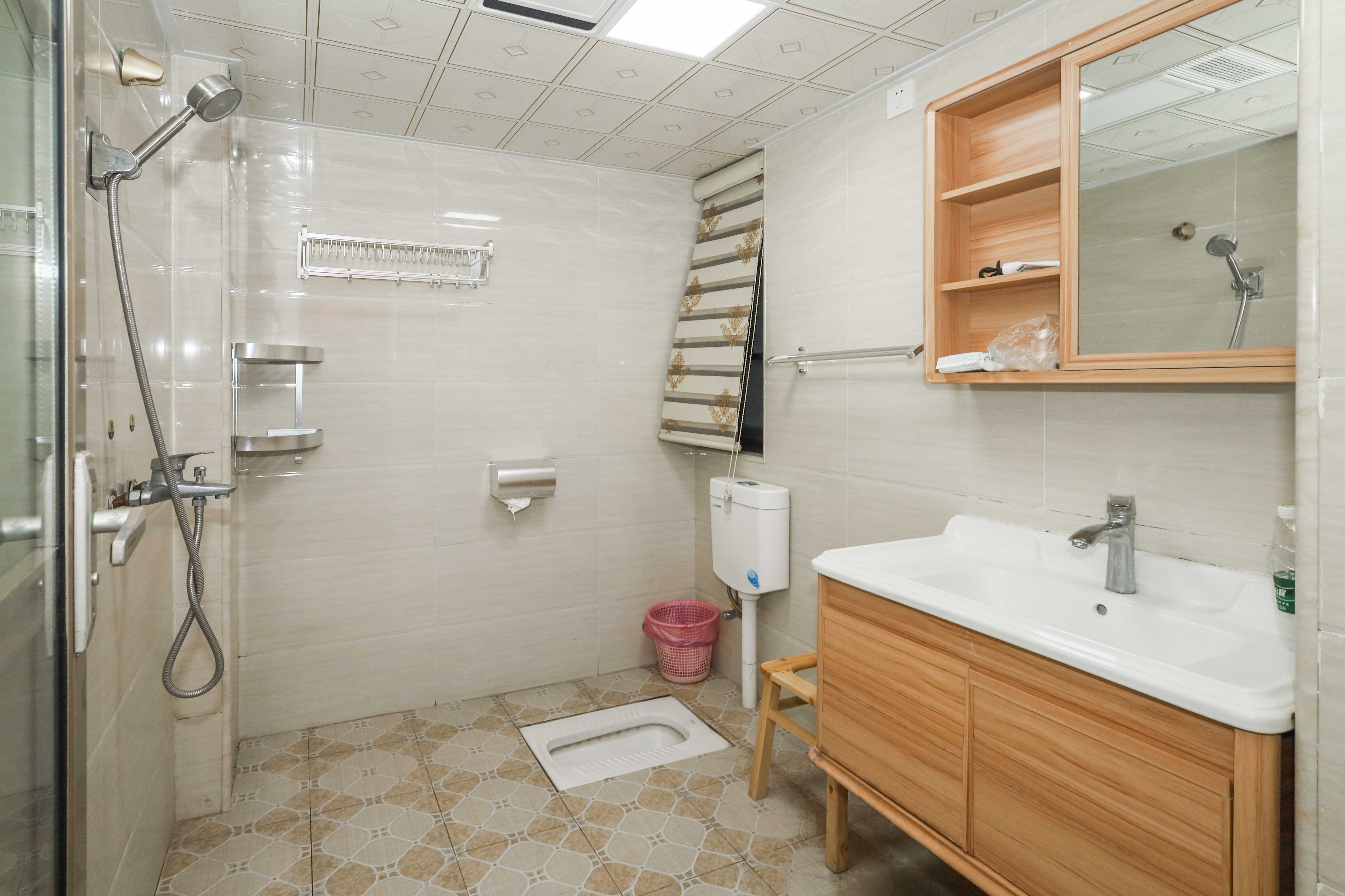 中冶中央公园  3室2厅2卫    120.0万 中冶中央公园  3室2厅2卫    120.0万卫生间