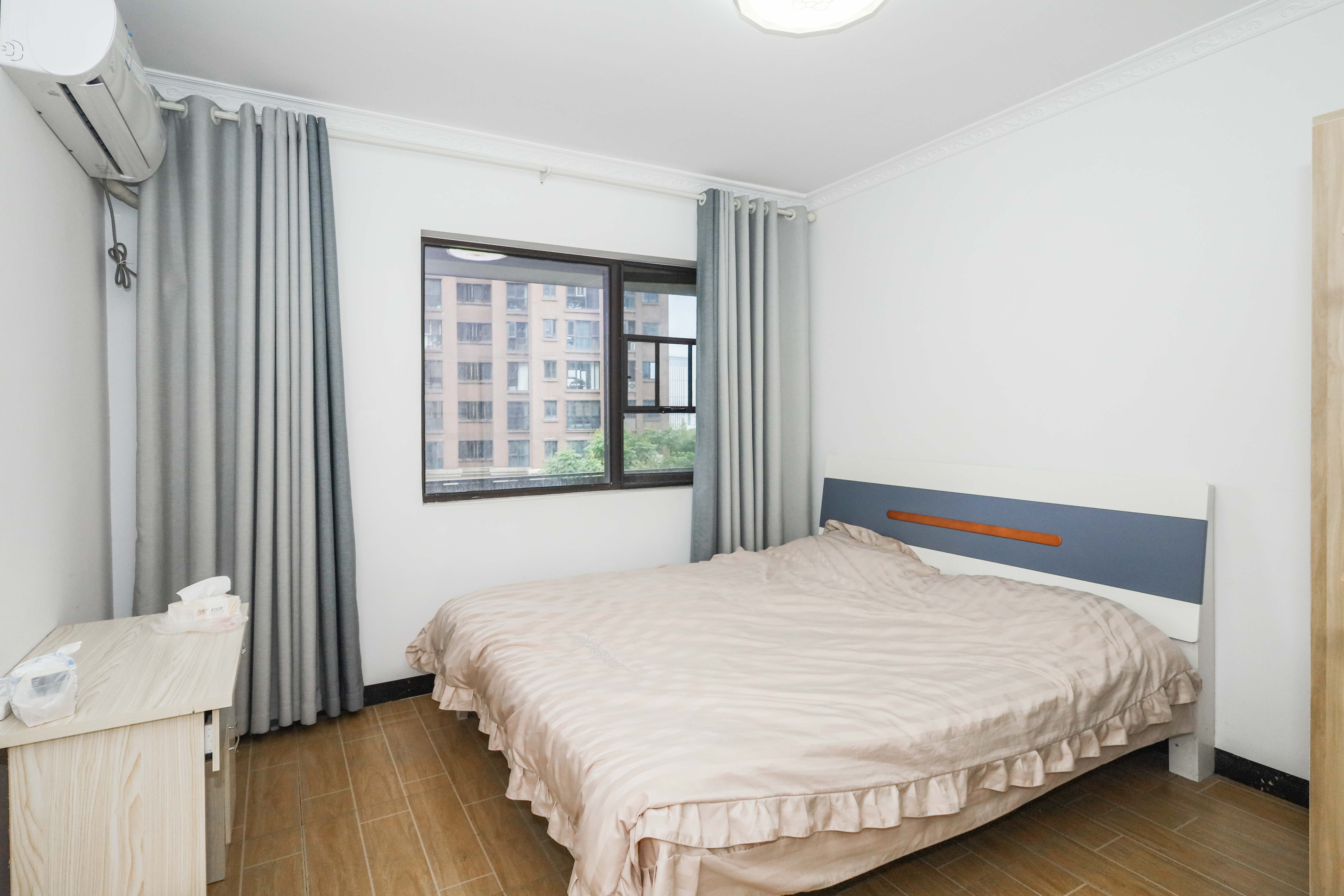 中冶中央公园  3室2厅2卫    120.0万 中冶中央公园  3室2厅2卫    120.0万卧室