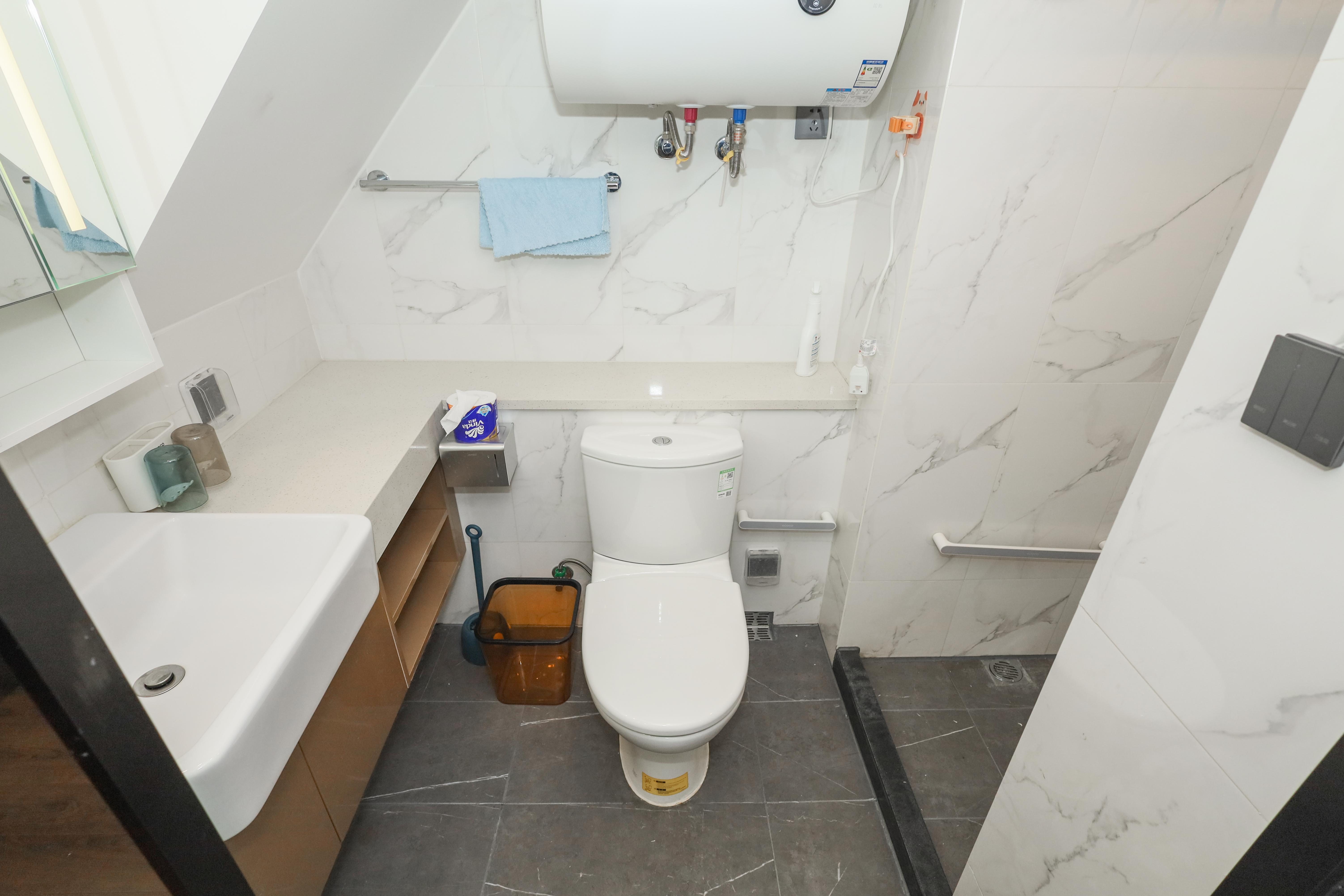 达美寰宇中心 2室11厅1卫 56.8万 达美寰宇中心 2室11厅1卫 56.8万卫生间