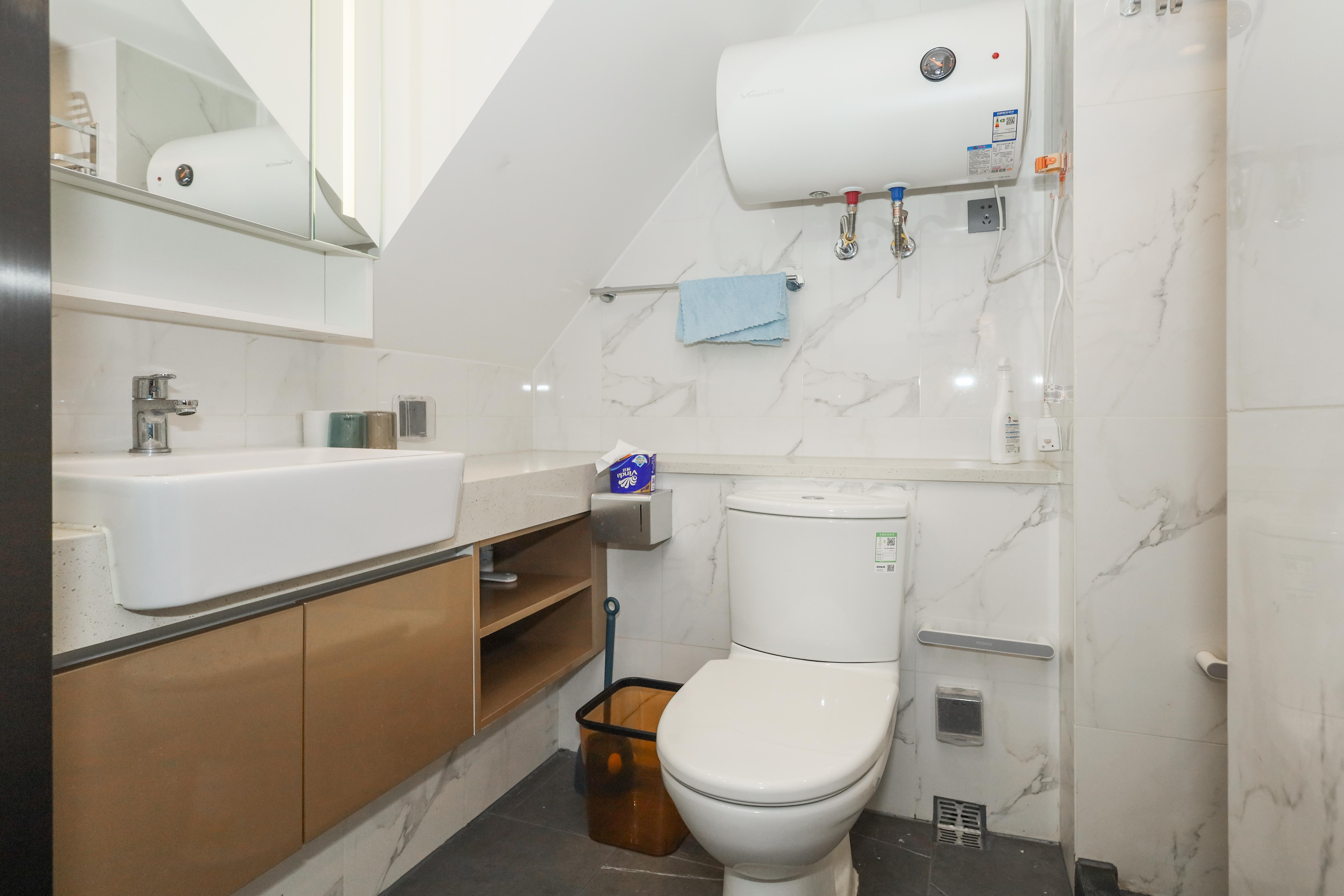 达美寰宇中心 2室11厅1卫 56.8万 达美寰宇中心 2室11厅1卫 56.8万卫生间