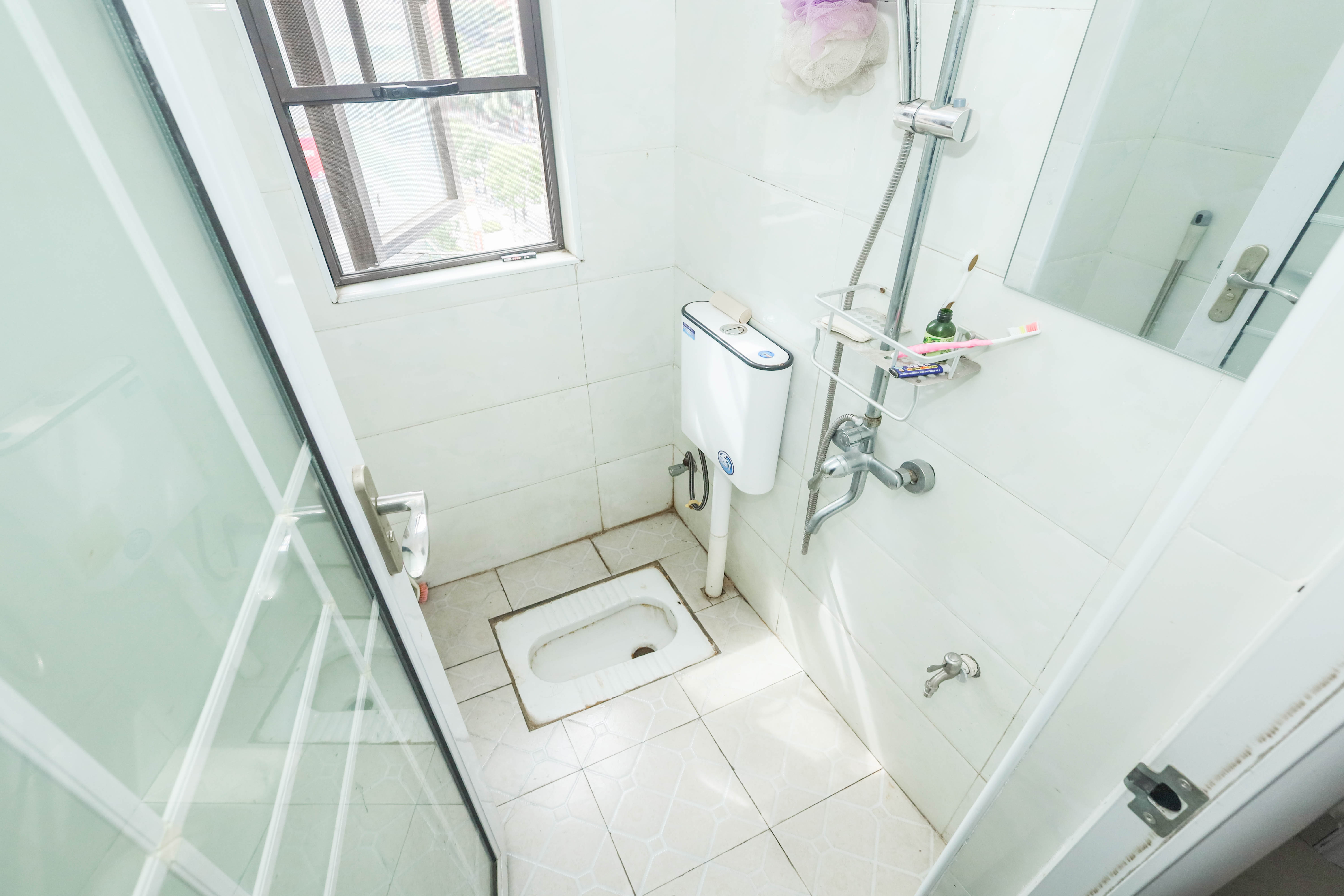 中国铁建梅溪青秀二期 4室2厅2卫 140.0万 中国铁建梅溪青秀二期 4室2厅2卫 140.0万卫生间