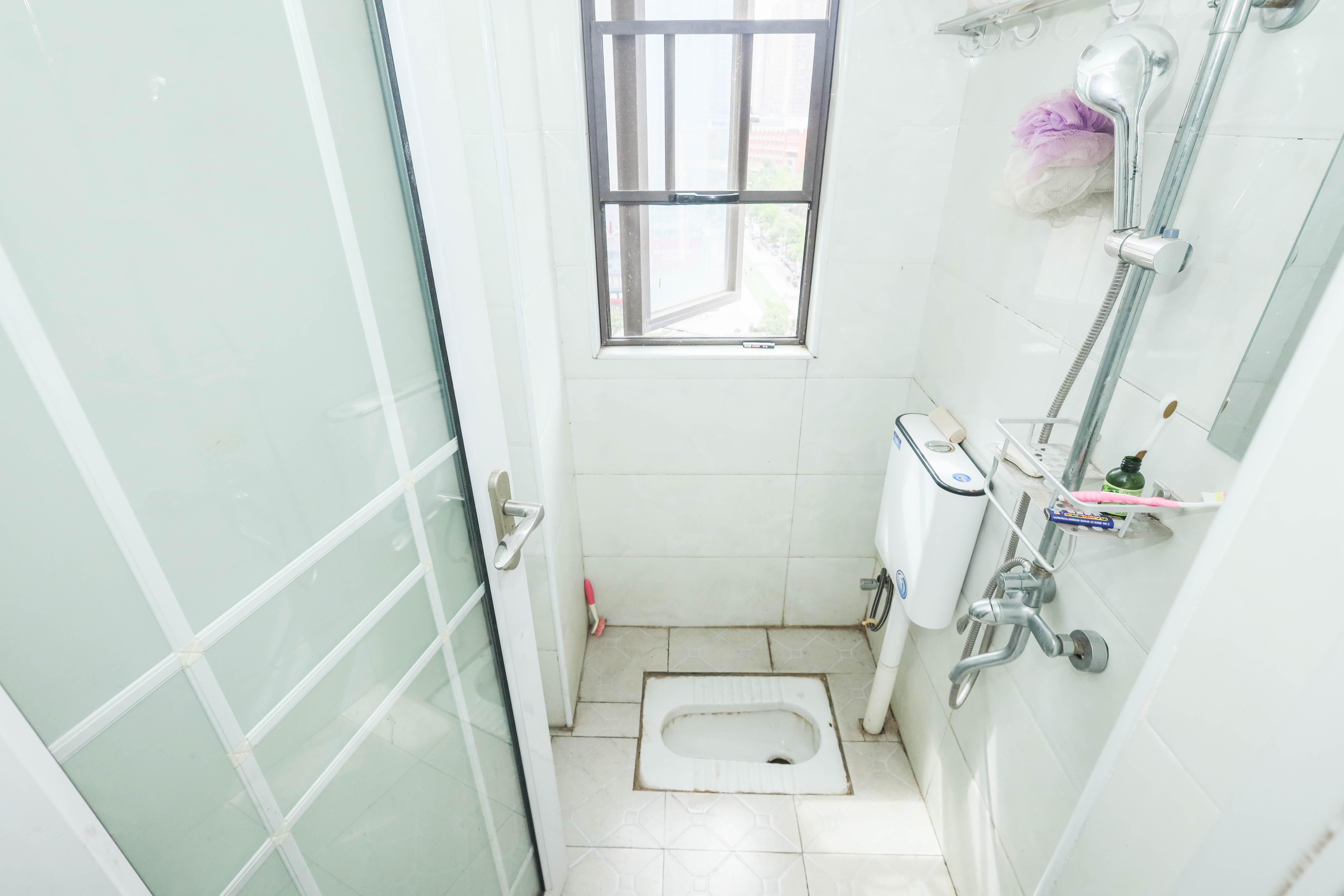 中国铁建梅溪青秀二期  4室2厅2卫    140.0万卫生间