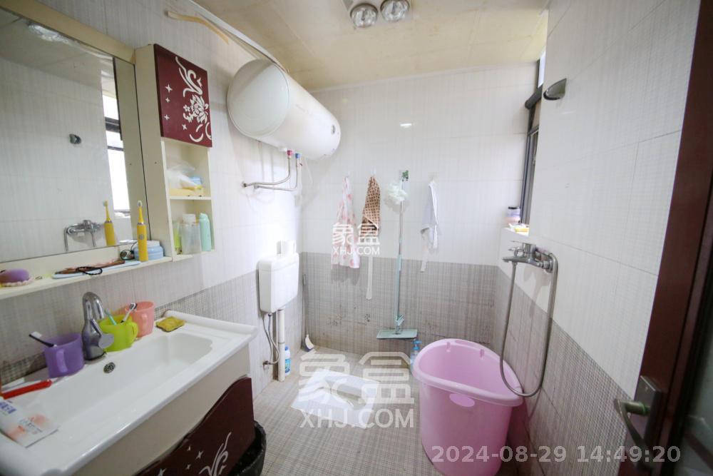 新华都万家城  3室2厅2卫   2300.00元/月室内图