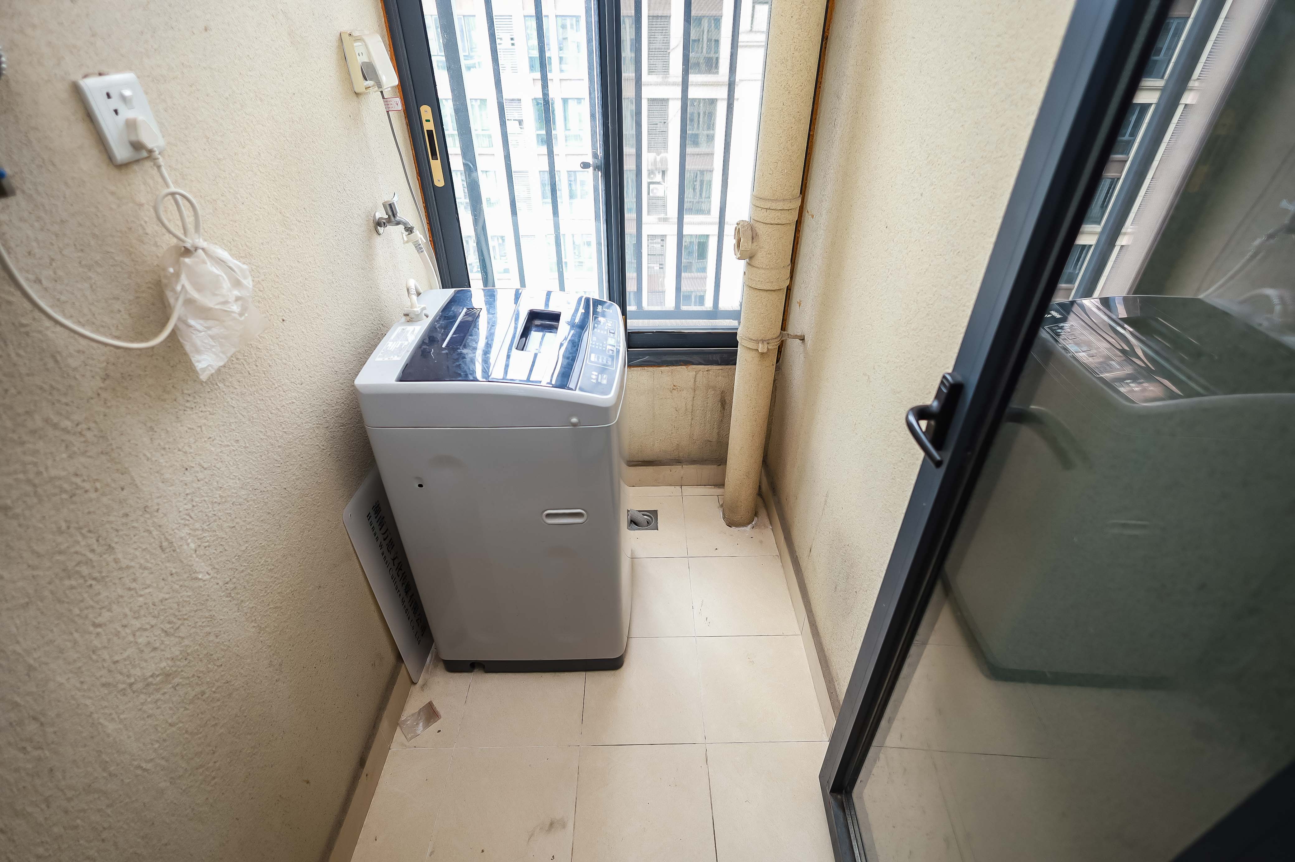 荣泰广场  2室1厅1卫   60.00万阳台