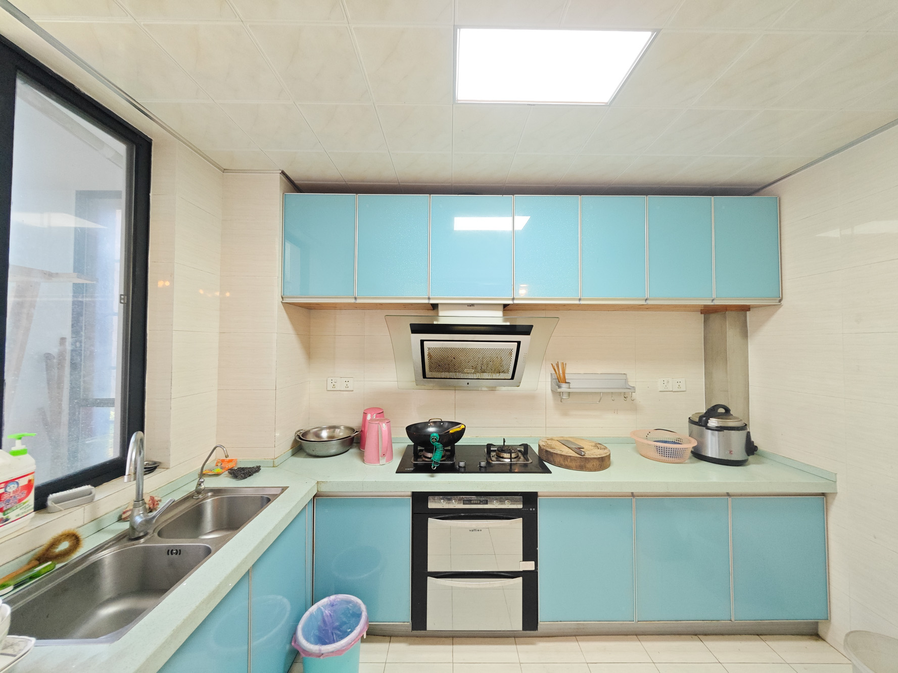 翡翠云天 4室2厅2卫 142.8万 翡翠云天 4室2厅2卫 142.8万厨房