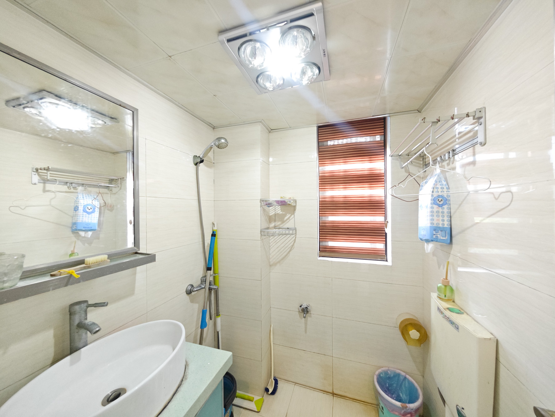 翡翠云天 4室2厅2卫 142.8万 翡翠云天 4室2厅2卫 142.8万卫生间