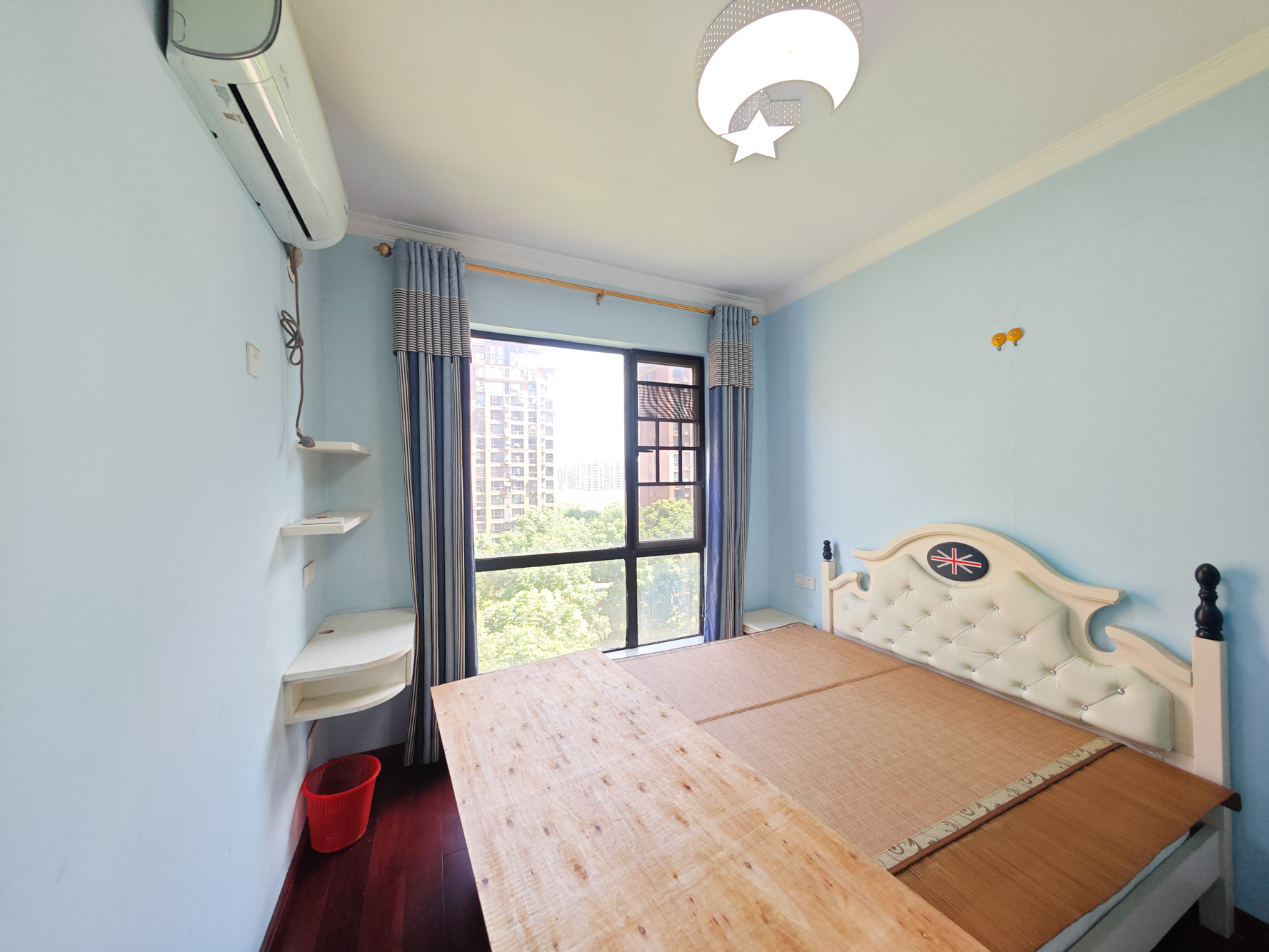 翡翠云天 4室2厅2卫 142.8万 翡翠云天 4室2厅2卫 142.8万卧室