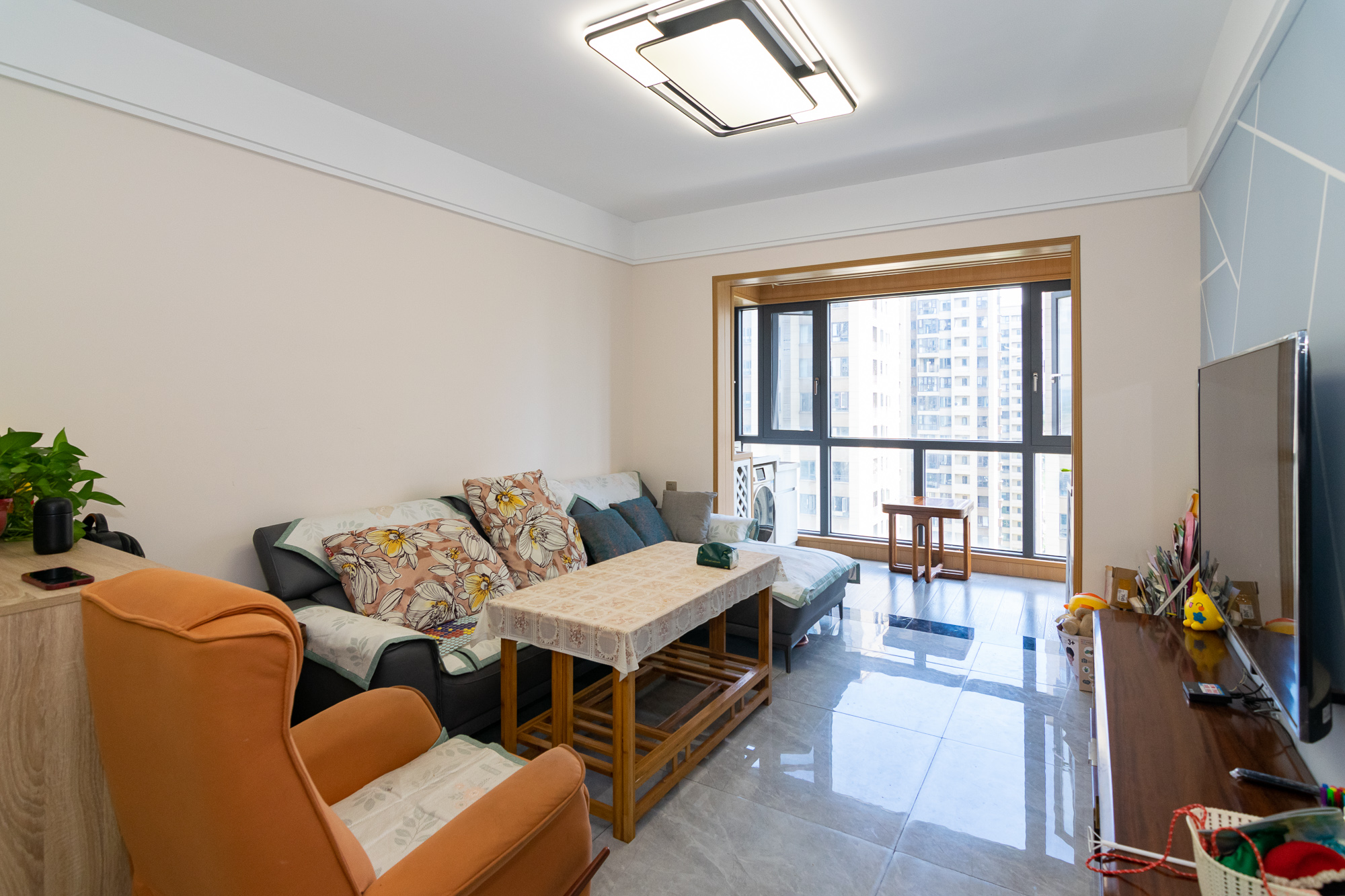 华润桃源里 3室2厅2卫 79.8万 华润桃源里 3室2厅2卫 79.8万客厅