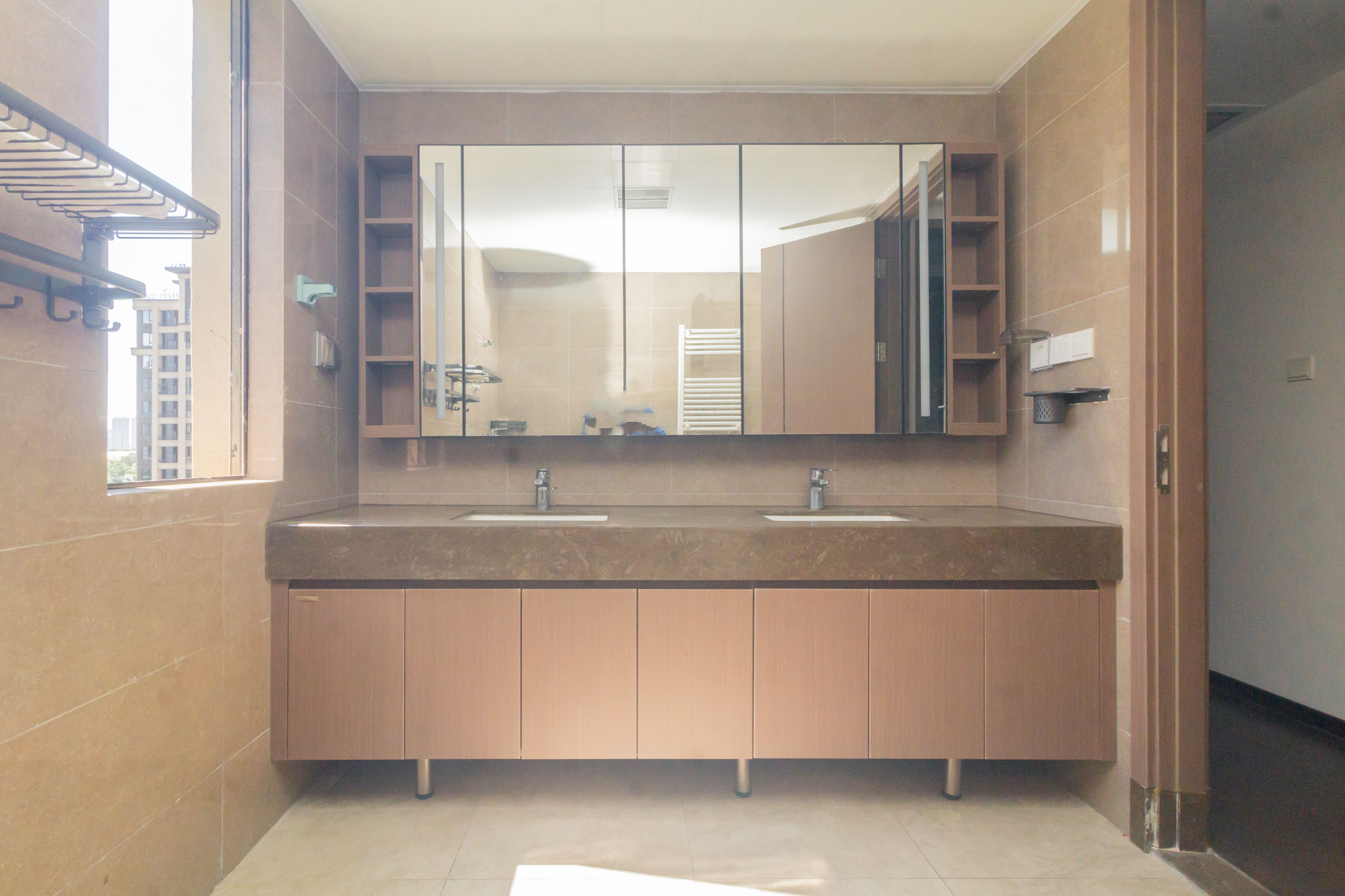 金茂建发观悦  4室2厅2卫   295.00万卫生间