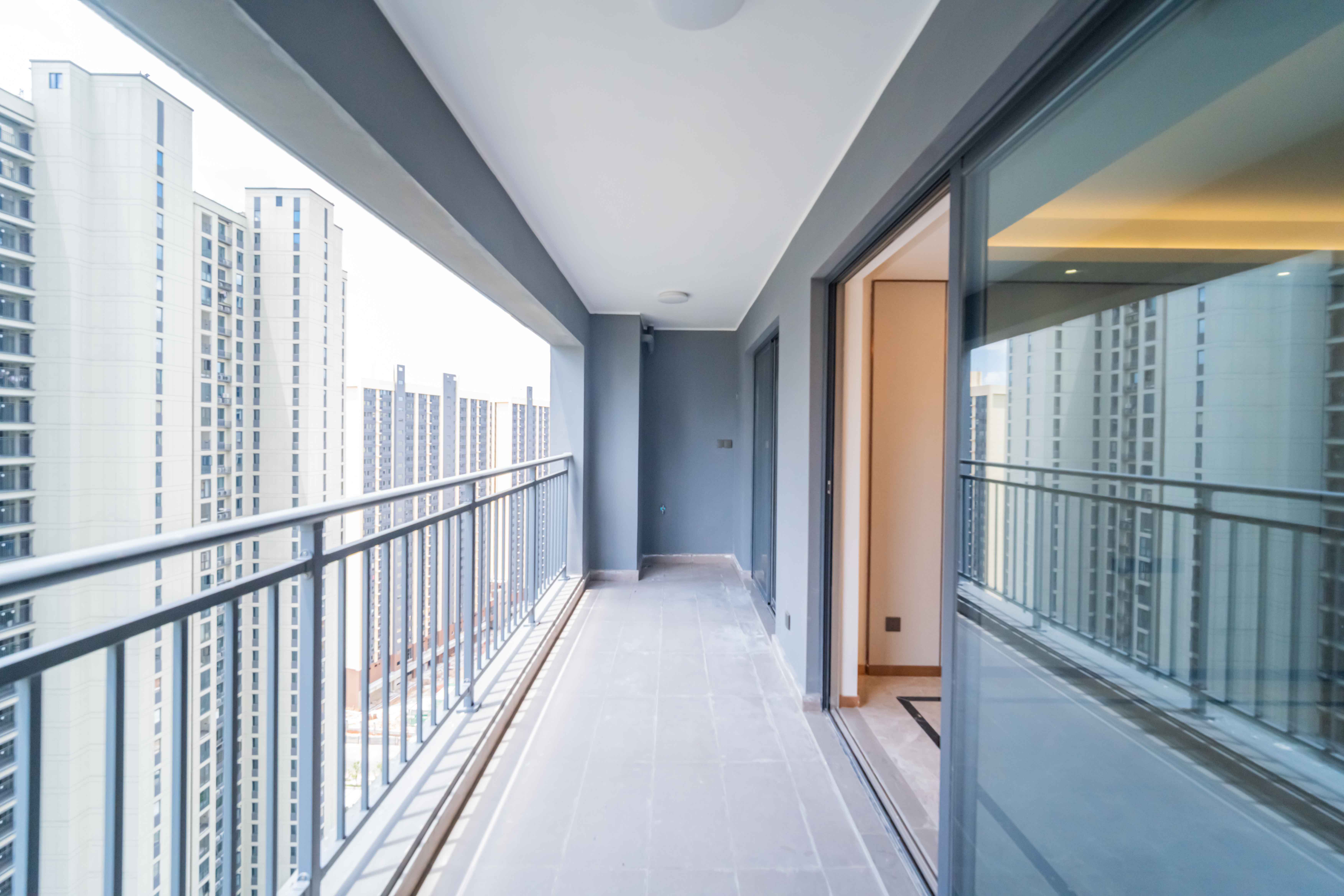 旭辉雨花郡 4室2厅2卫 180.0万 旭辉雨花郡 4室2厅2卫 180.0万阳台