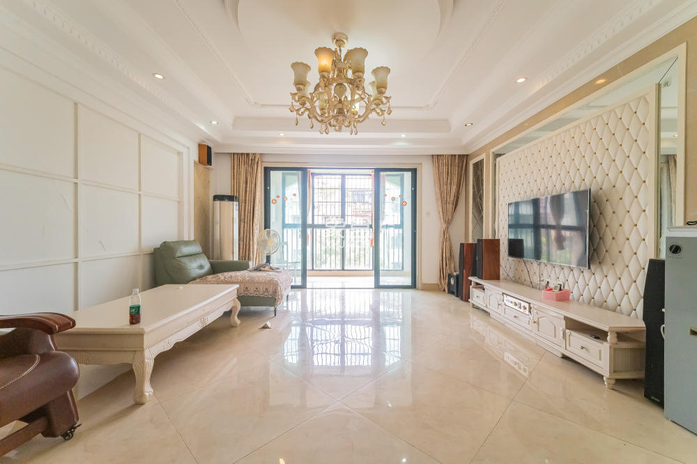 鹏基诺亚山林  4室2厅2卫    139.8万