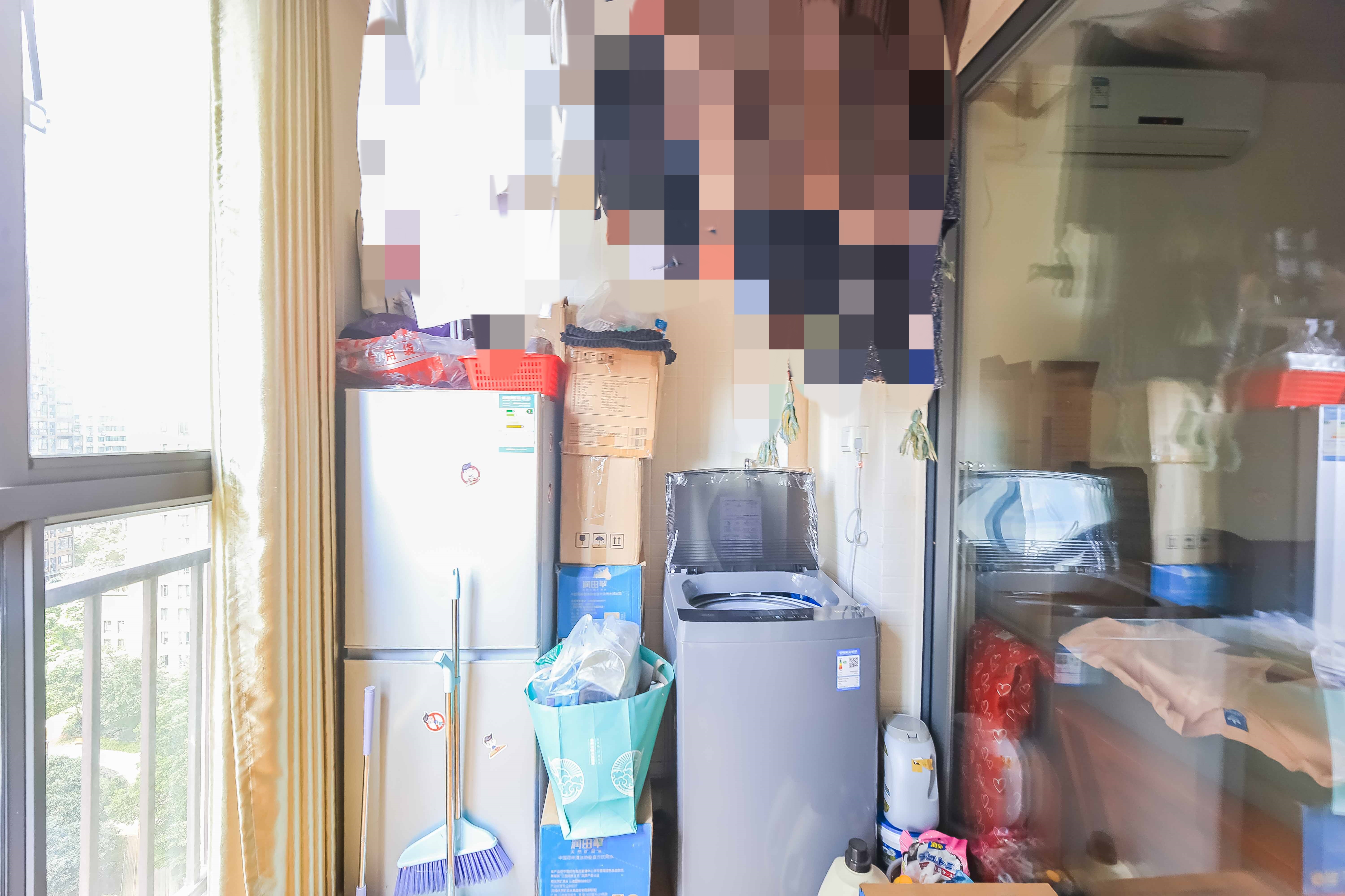 万博汇  1室2厅1卫   148.00万阳台