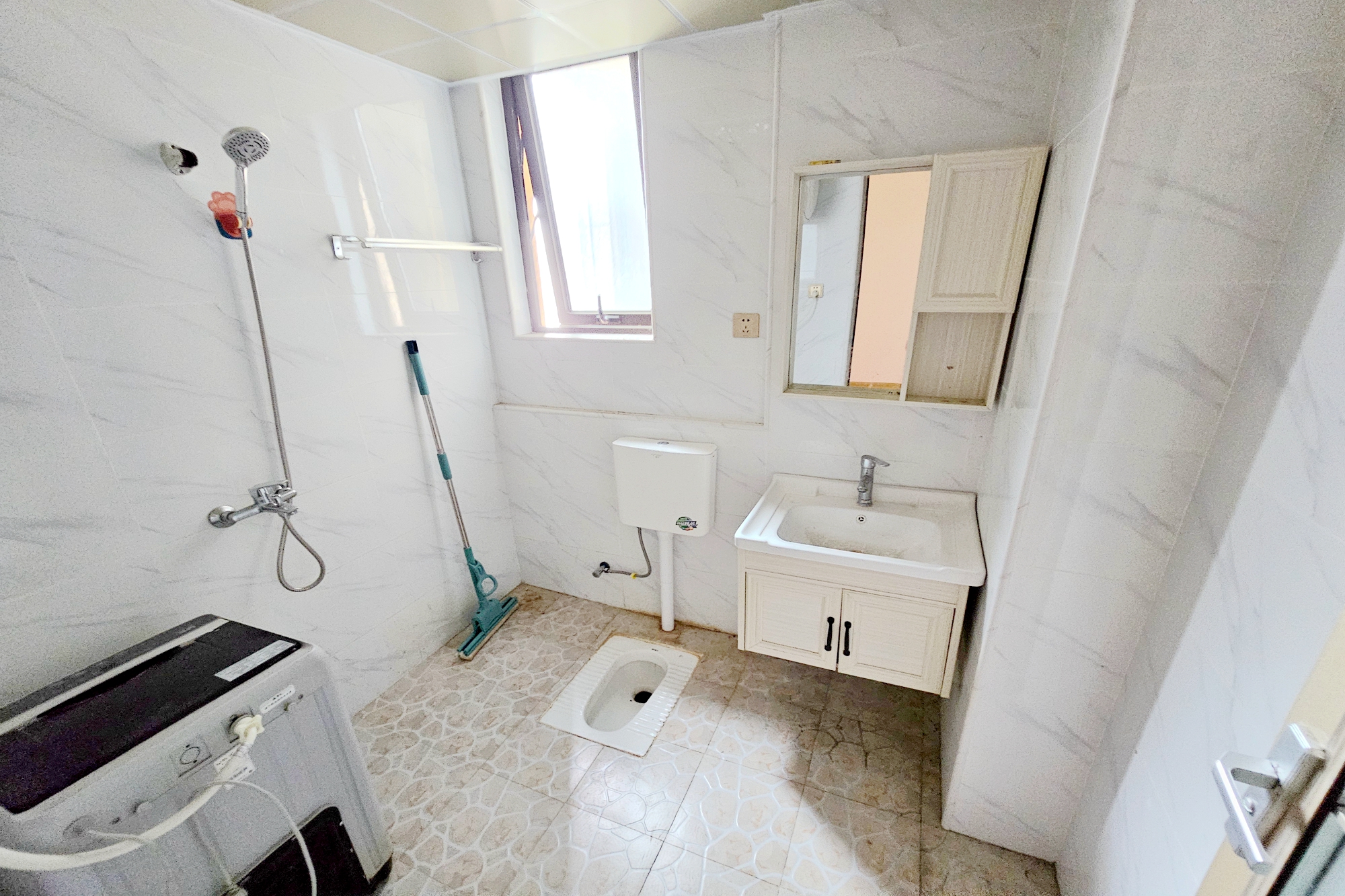 明昇壹城(明昇时代广场)二期  3室2厅2卫    140.0万 明昇壹城(明昇时代广场)二期  3室2厅2卫    140.0万卫生间