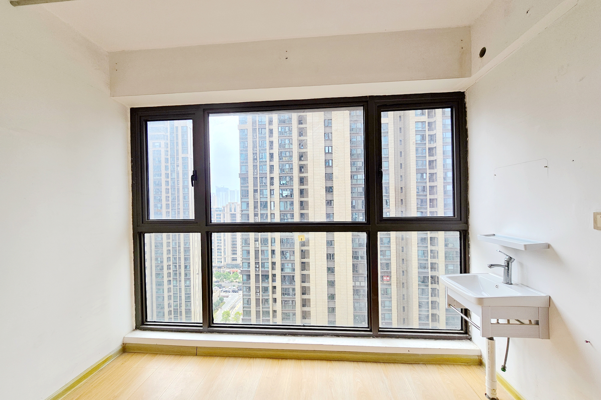 明昇壹城(明昇时代广场)二期  3室2厅2卫    140.0万 明昇壹城(明昇时代广场)二期  3室2厅2卫    140.0万阳台