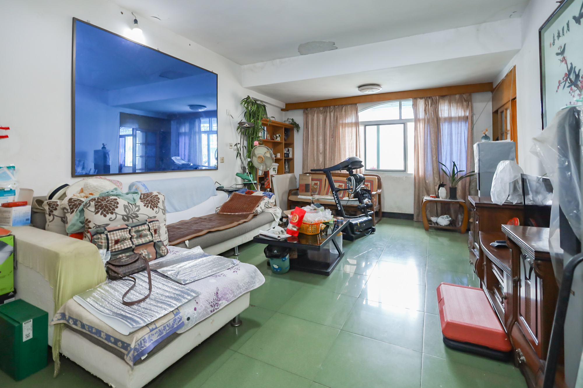 工商银行宿舍  3室2厅2卫    75.0万客厅