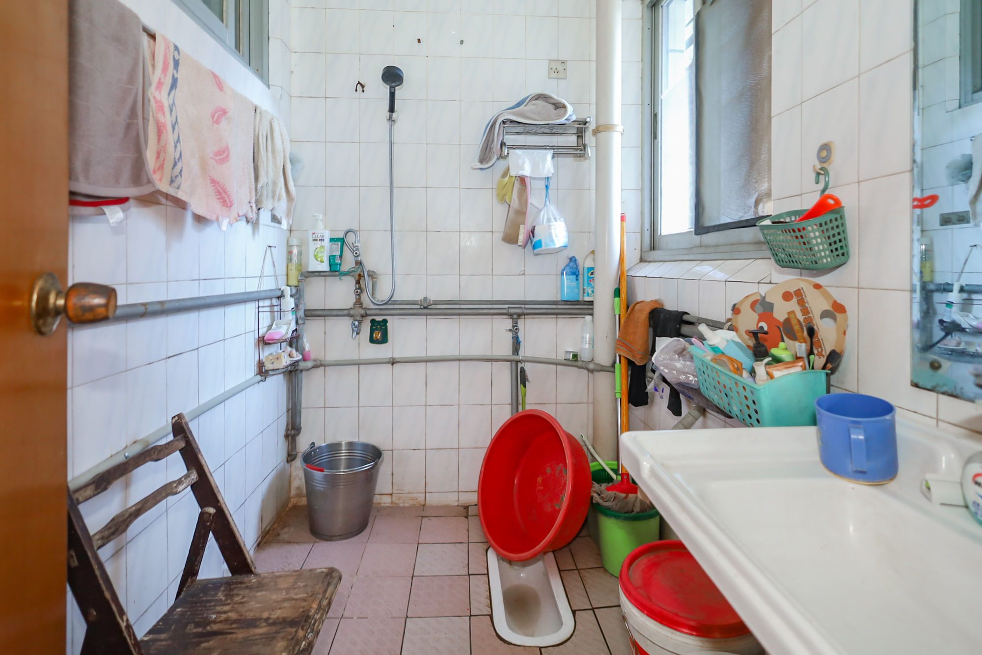 工商银行宿舍  3室2厅2卫    75.0万卫生间