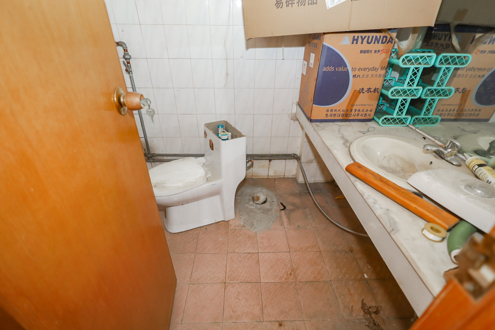 工商银行宿舍  3室2厅2卫    75.0万卫生间