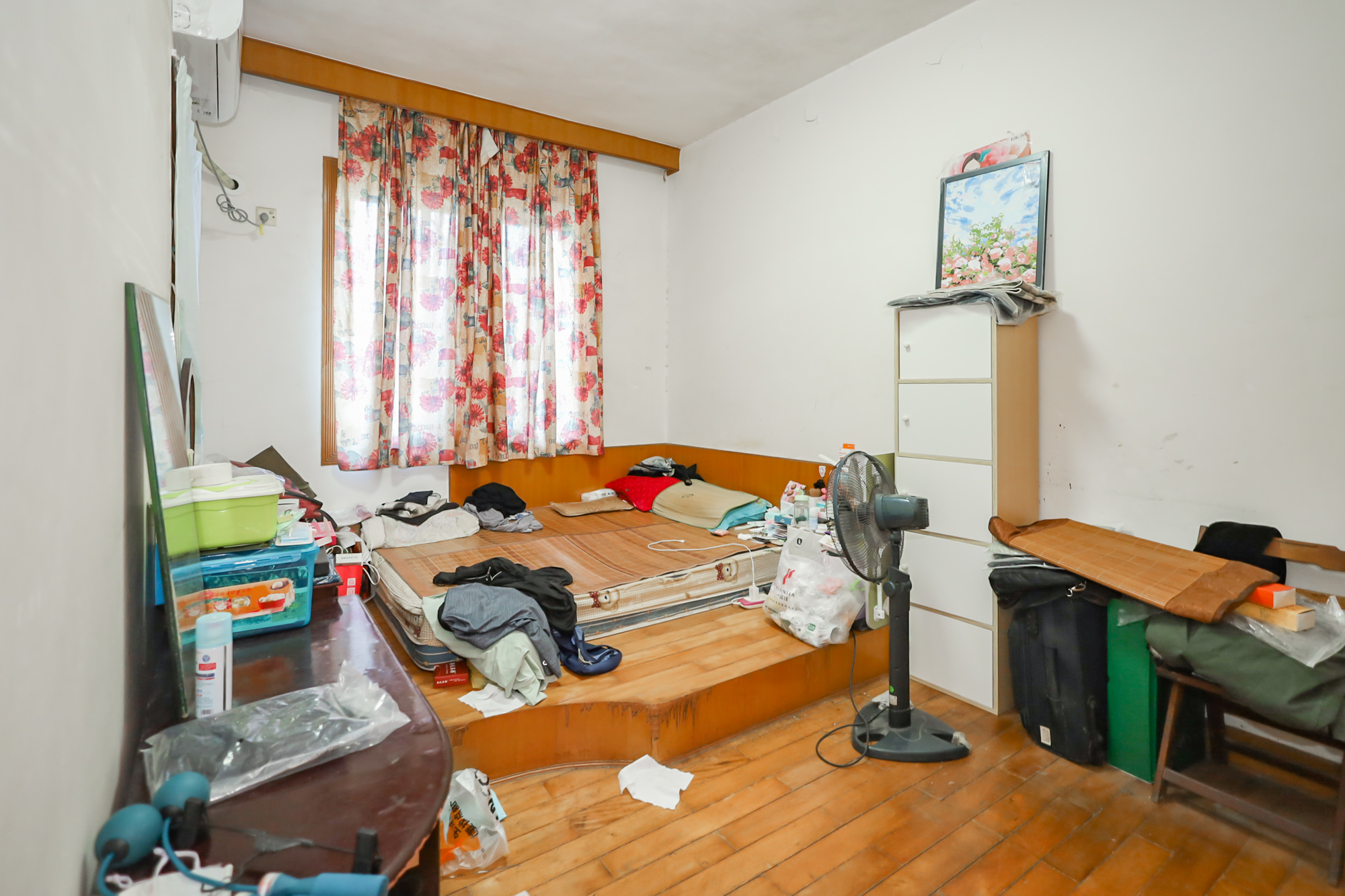 工商银行宿舍  3室2厅2卫    75.0万卧室