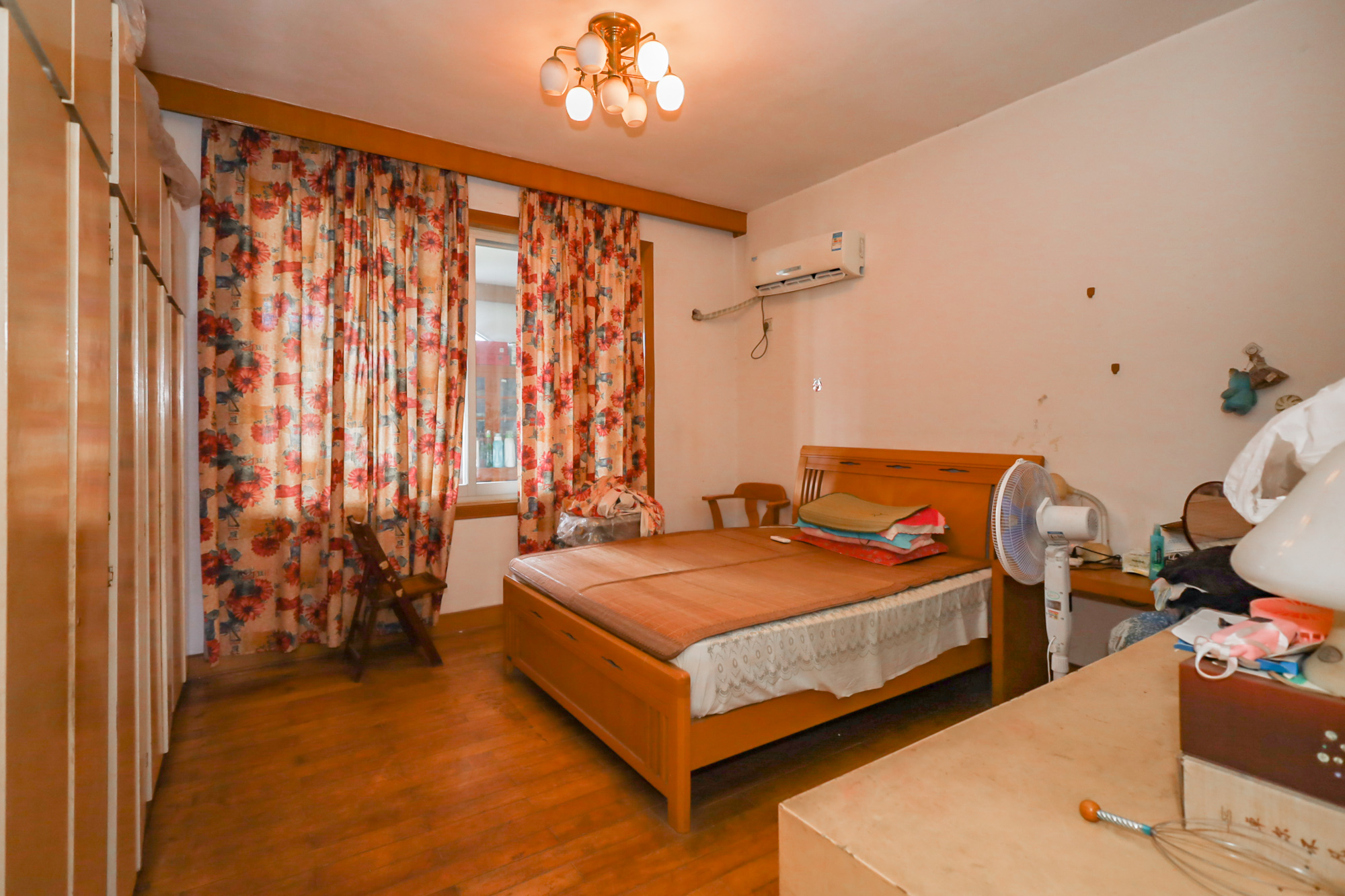 工商银行宿舍  3室2厅2卫    75.0万卧室