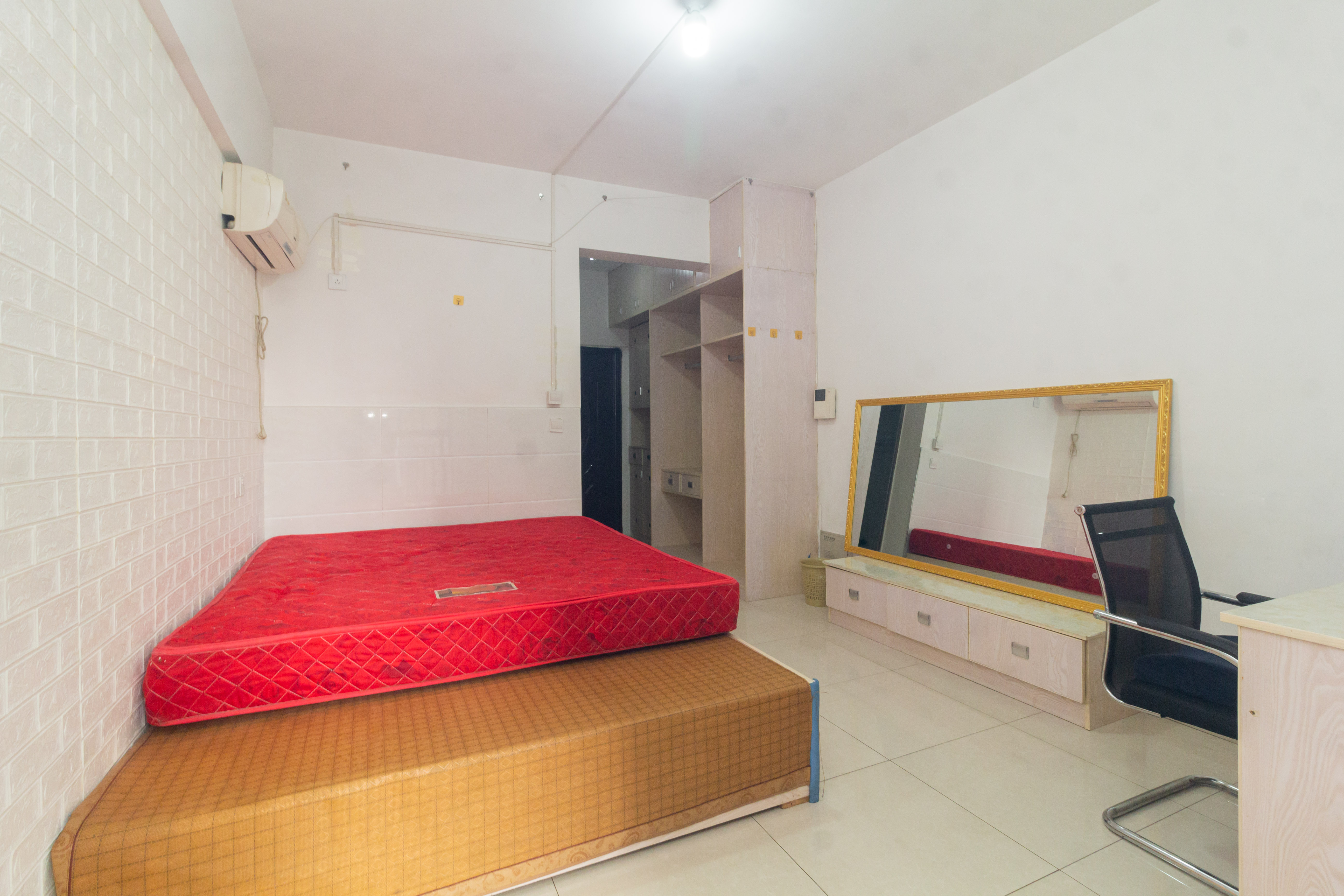 爵士湘  1室1厅1卫    18.8万 爵士湘  1室1厅1卫    18.8万客厅