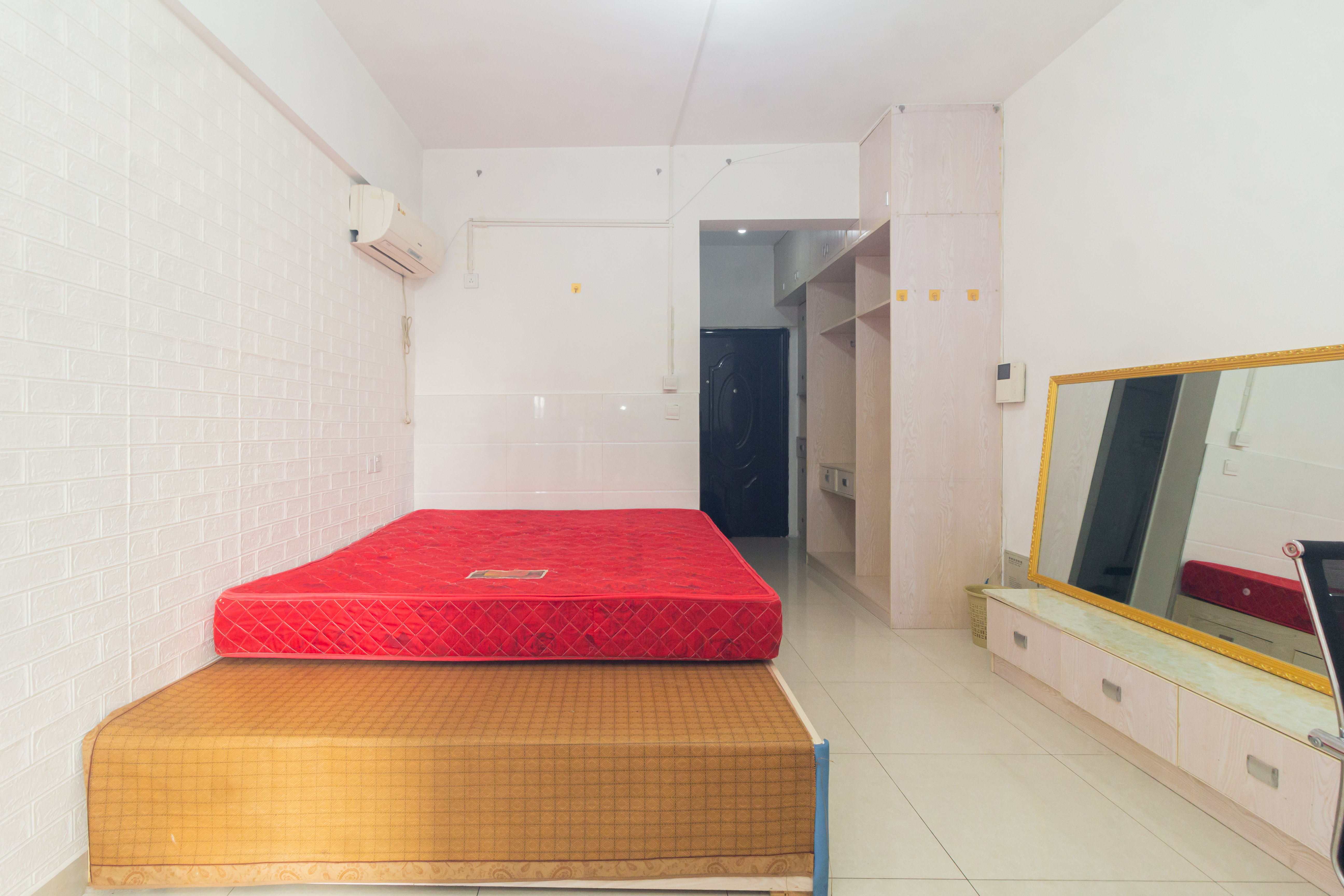 爵士湘  1室1厅1卫    18.8万 爵士湘  1室1厅1卫    18.8万客厅