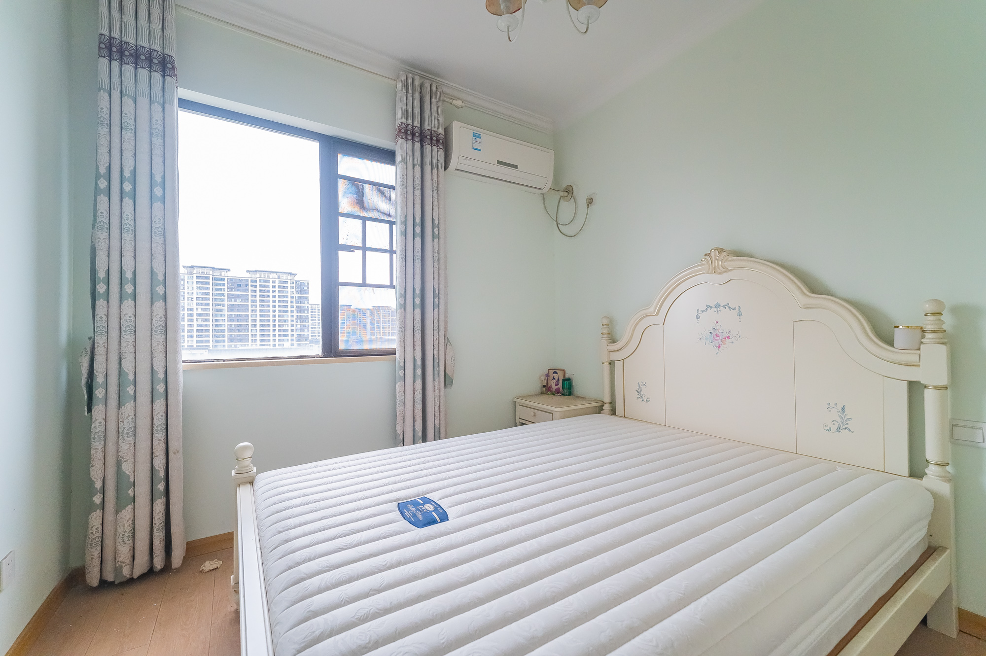 星湖湾一期高层 4室2厅2卫 115.8万 星湖湾一期高层 4室2厅2卫 115.8万卧室