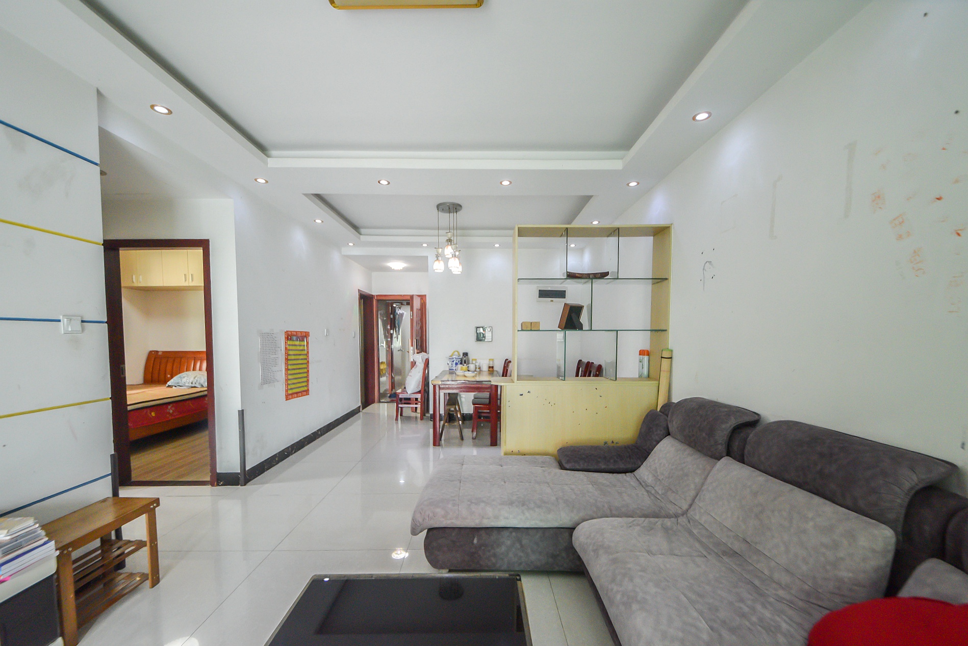 新城新世界一二三期  2室2厅1卫    85.0万 新城新世界一二三期  2室2厅1卫    85.0万客厅