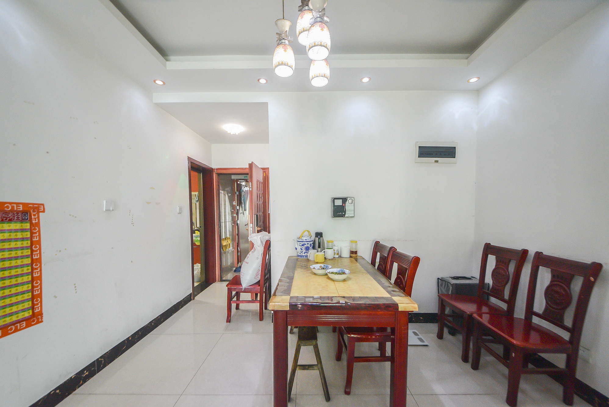 新城新世界一二三期  2室2厅1卫    85.0万 新城新世界一二三期  2室2厅1卫    85.0万客厅