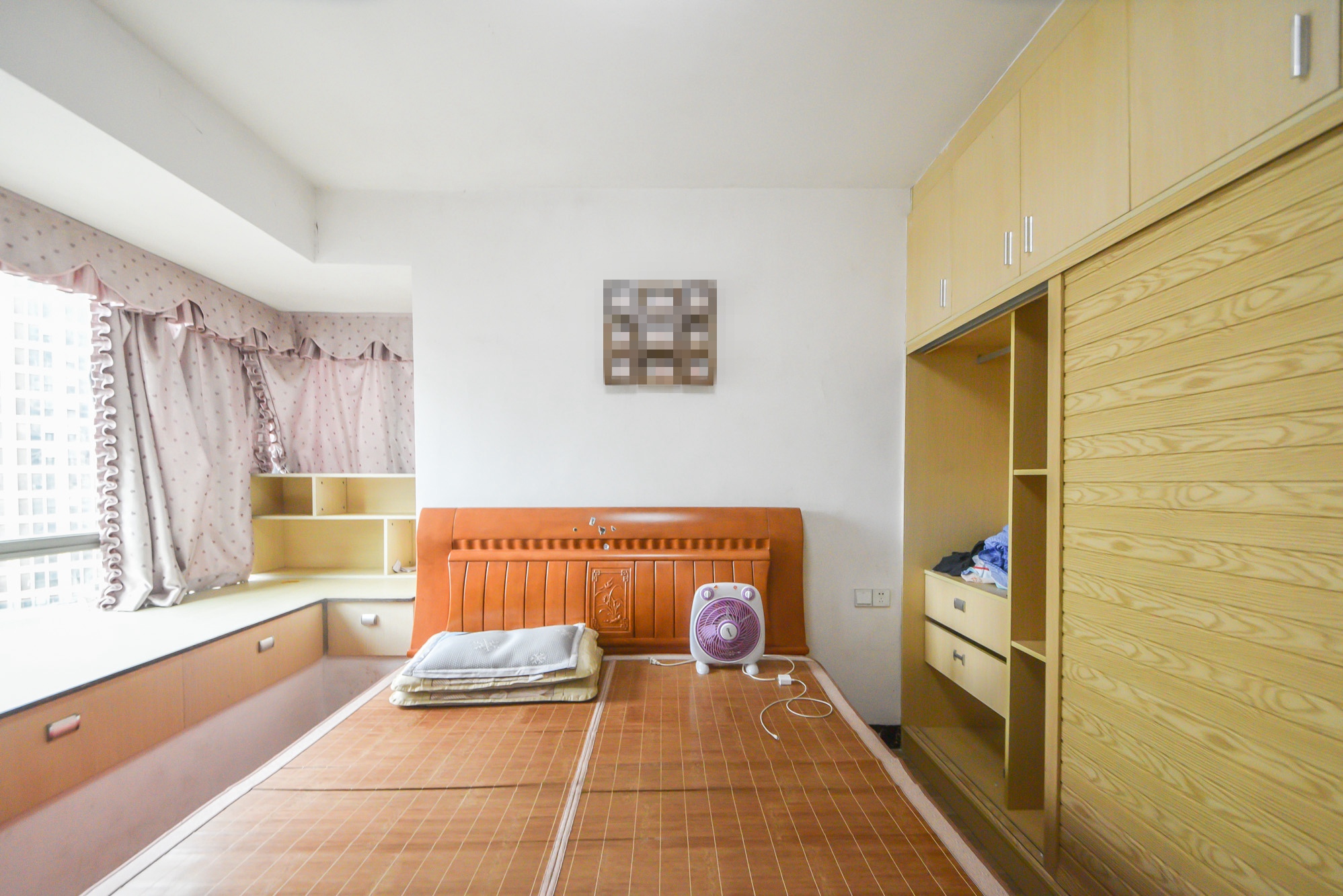 新城新世界一二三期  2室2厅1卫    85.0万 新城新世界一二三期  2室2厅1卫    85.0万卧室