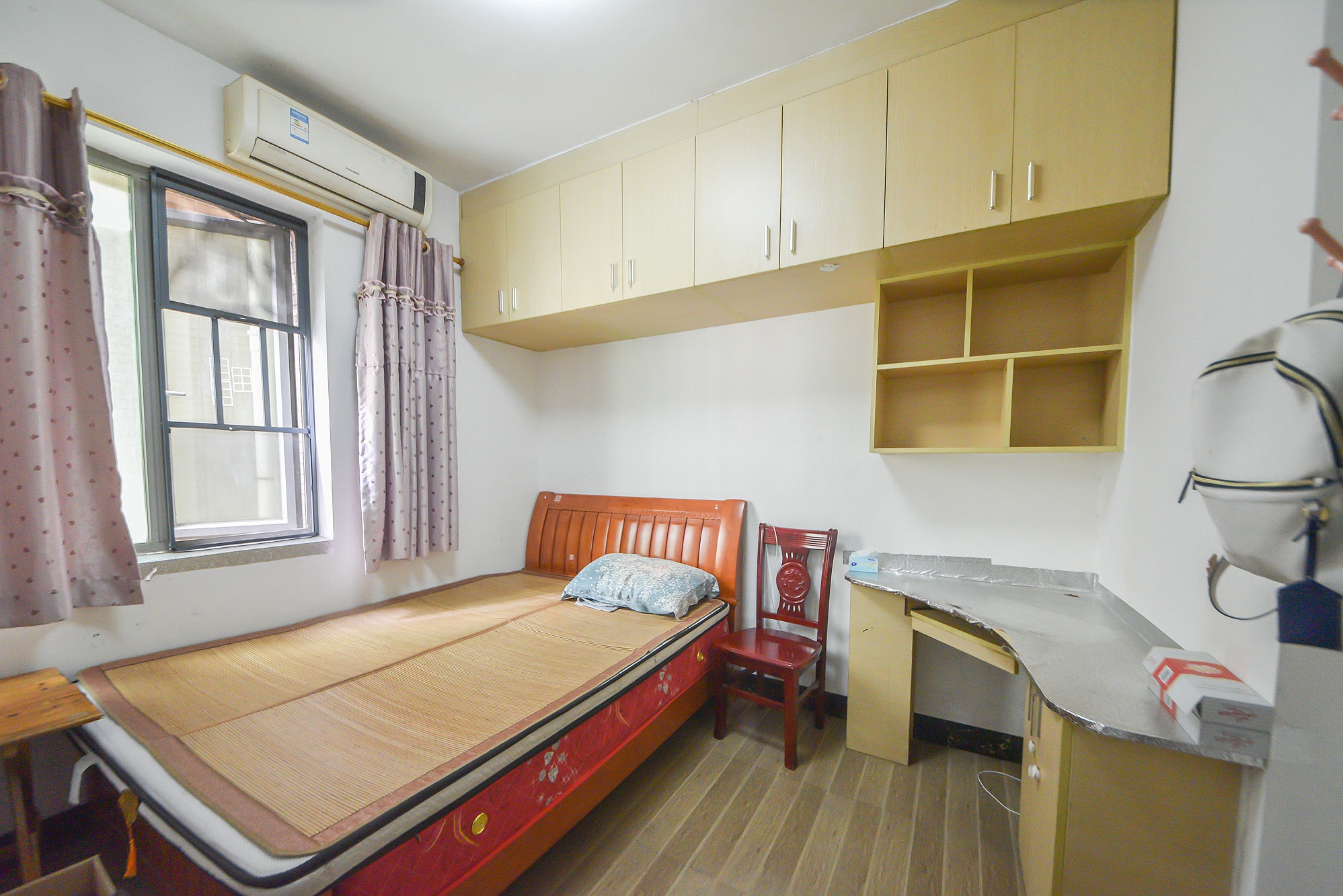 新城新世界一二三期  2室2厅1卫    85.0万 新城新世界一二三期  2室2厅1卫    85.0万卧室