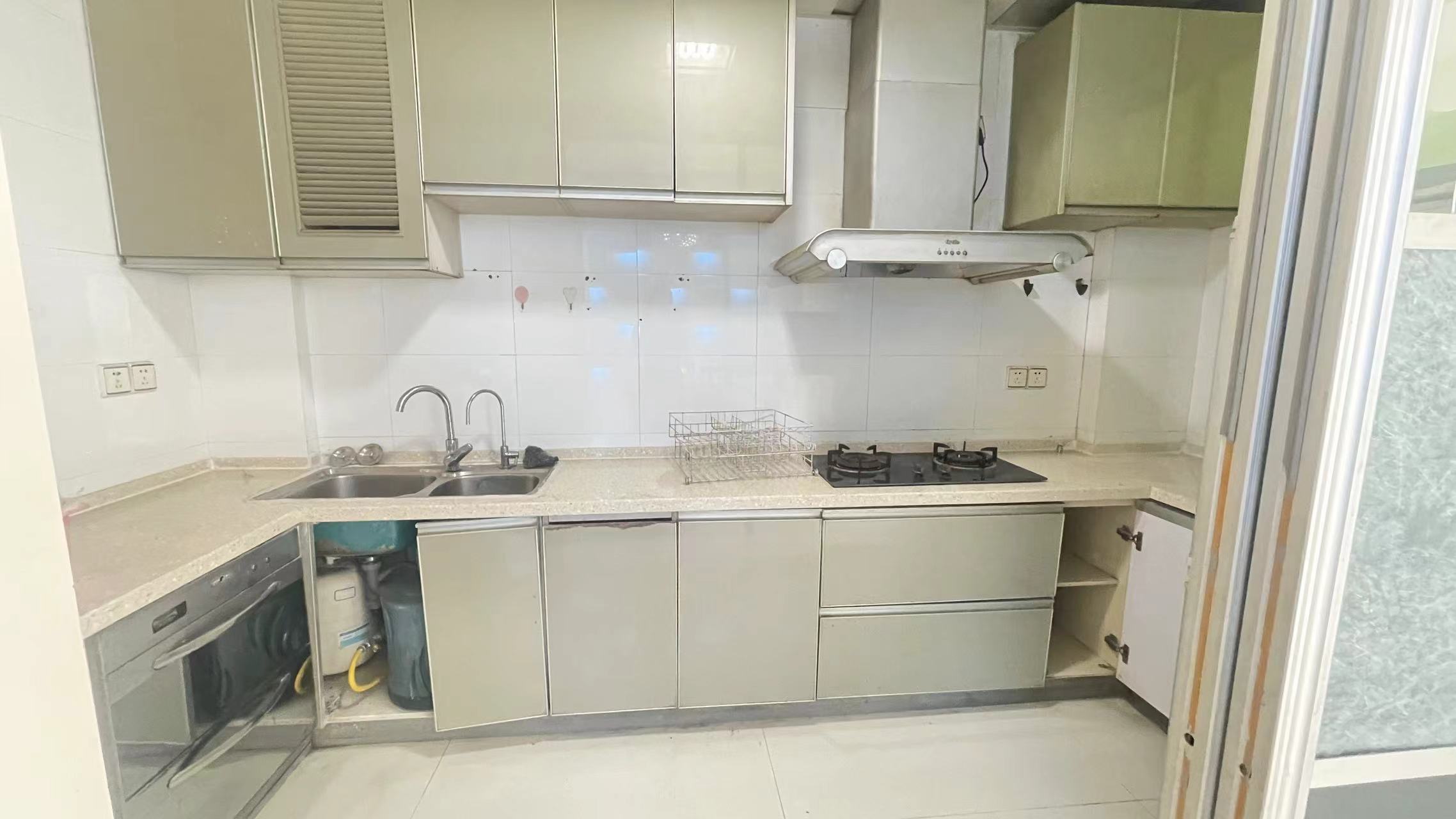 四季花园  4室2厅2卫    85.0万 四季花园  4室2厅2卫    85.0万室内图