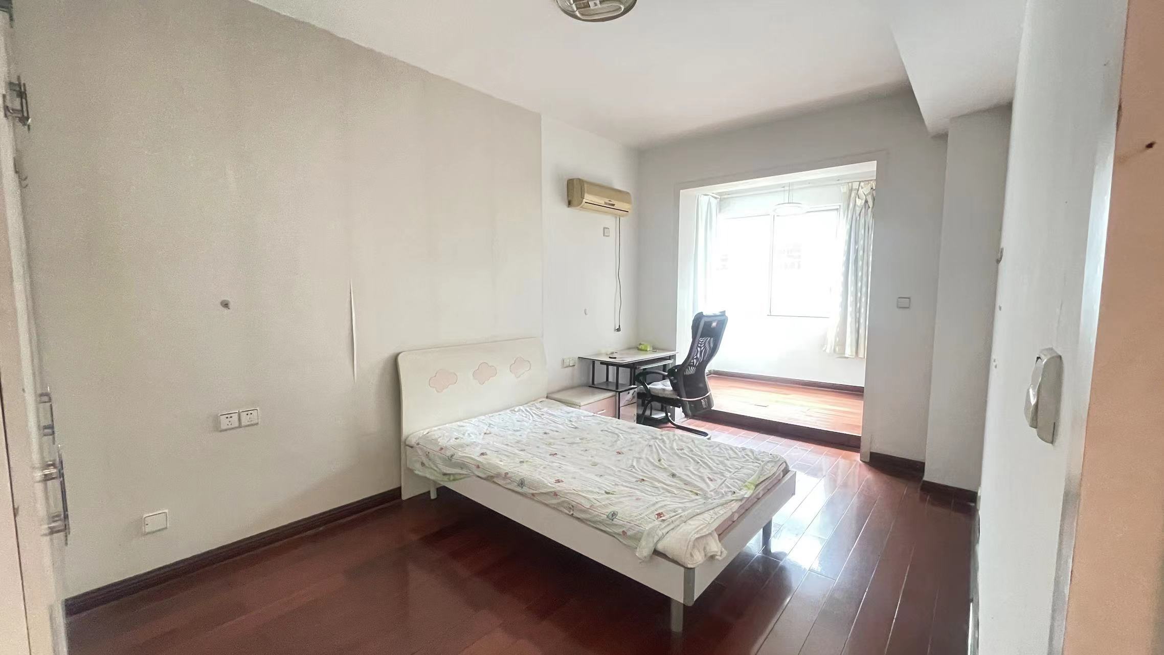 四季花园  4室2厅2卫    85.0万 四季花园  4室2厅2卫    85.0万室内图