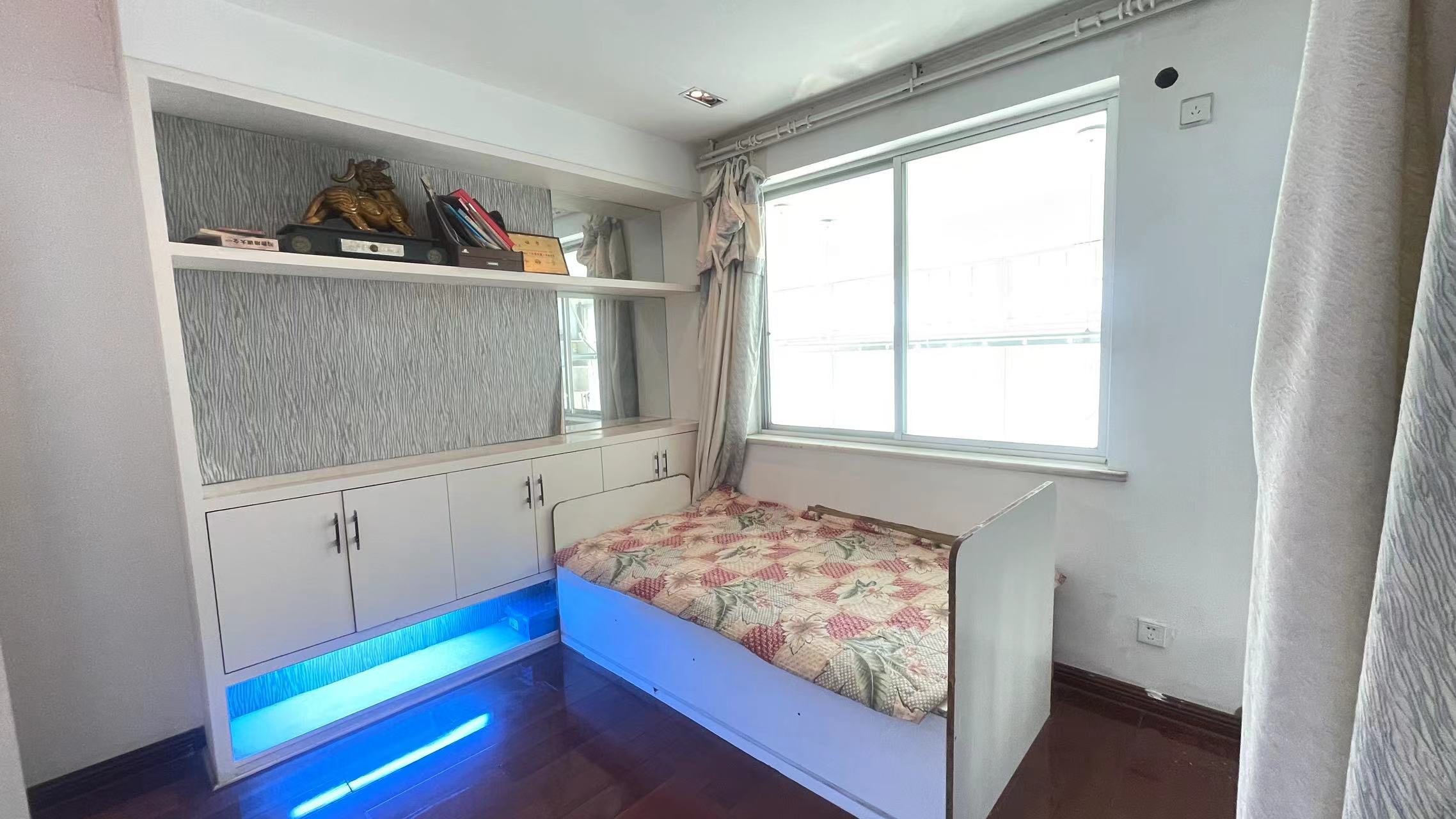 四季花园  4室2厅2卫    85.0万 四季花园  4室2厅2卫    85.0万室内图