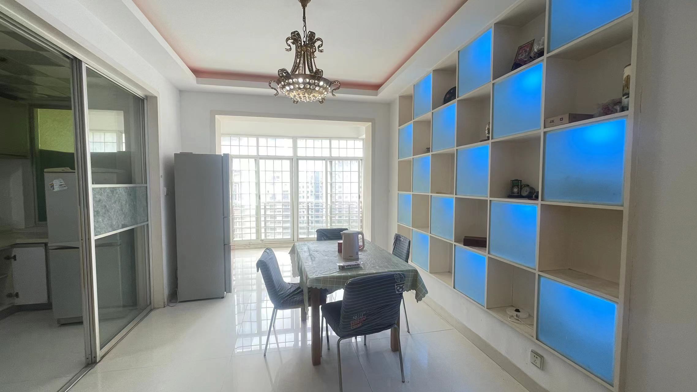 四季花园  4室2厅2卫    85.0万 四季花园  4室2厅2卫    85.0万室内图