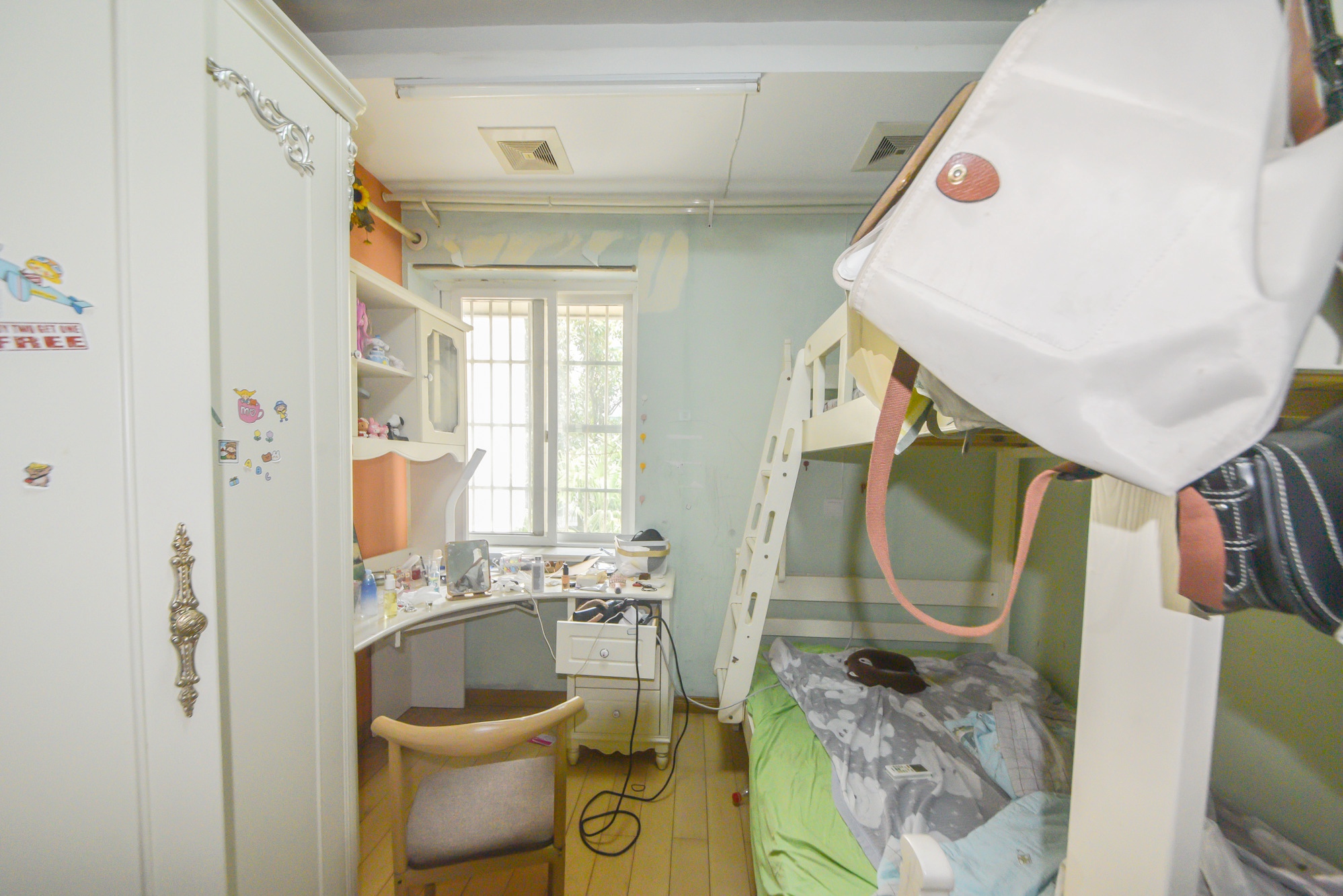 市建委宿舍  3室2厅1卫   90.00万卧室