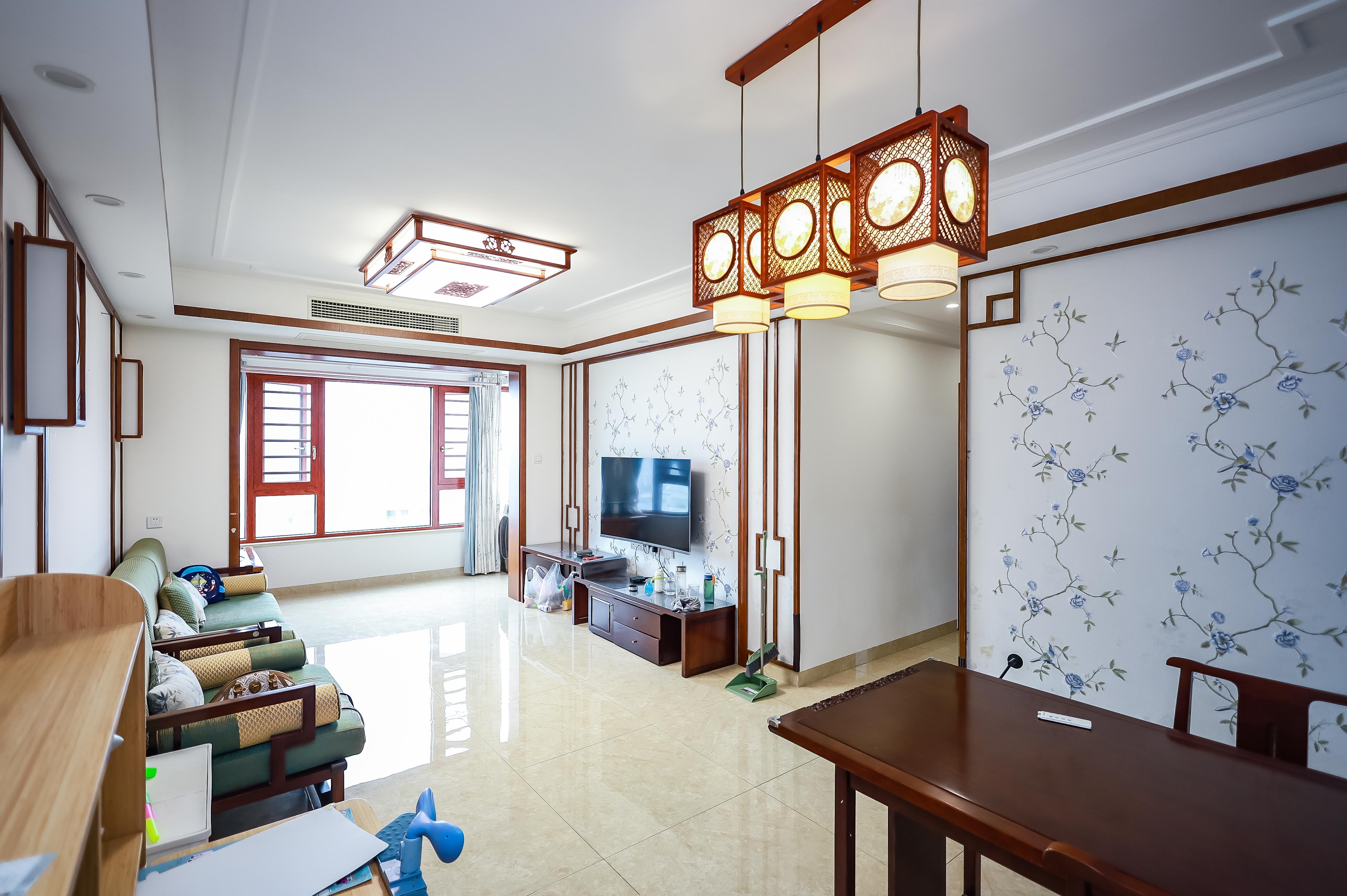 长房云时代  3室2厅1卫   108.00万客厅