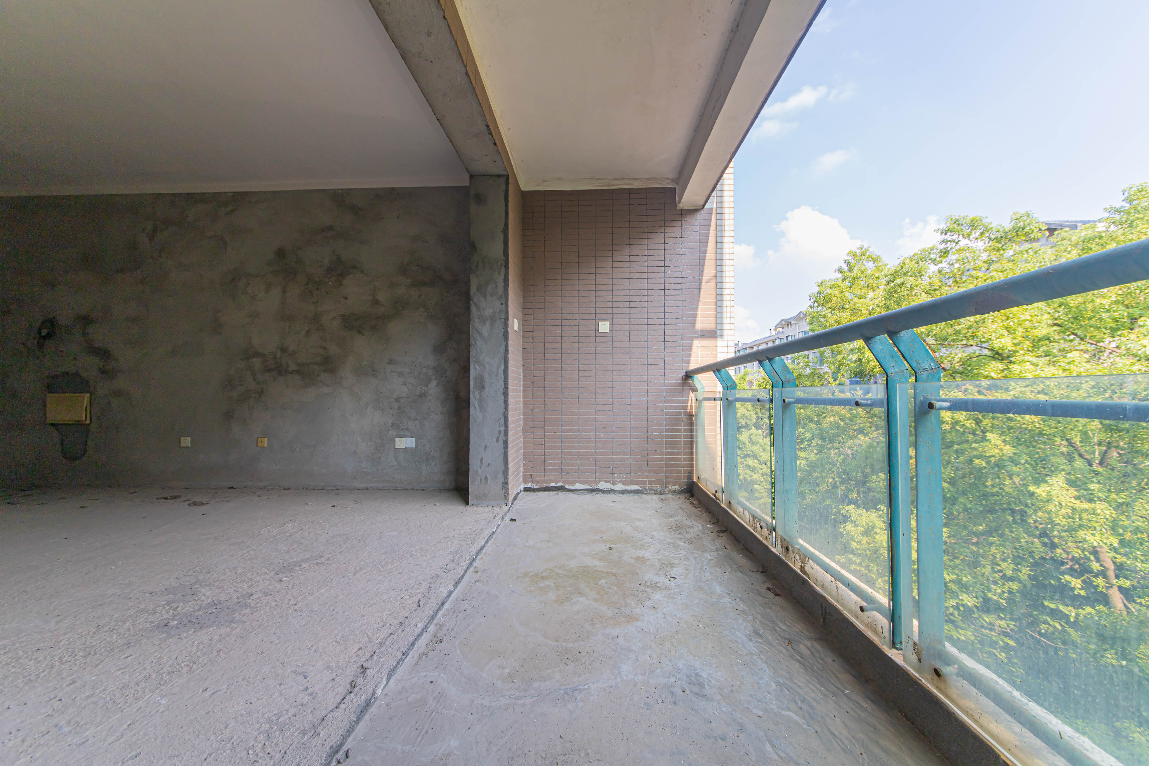 银桂苑  3室2厅2卫    106.0万阳台