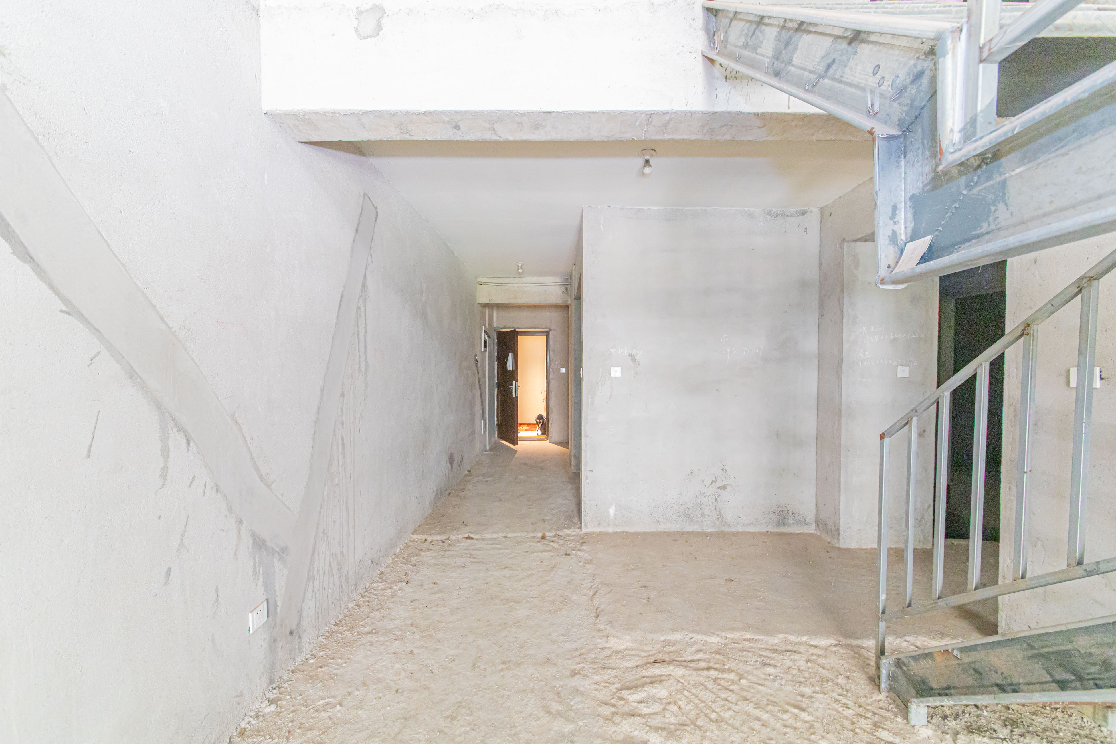 大唐印象二期御府 5室2厅3卫 188.0万 大唐印象二期御府 5室2厅3卫 188.0万客厅