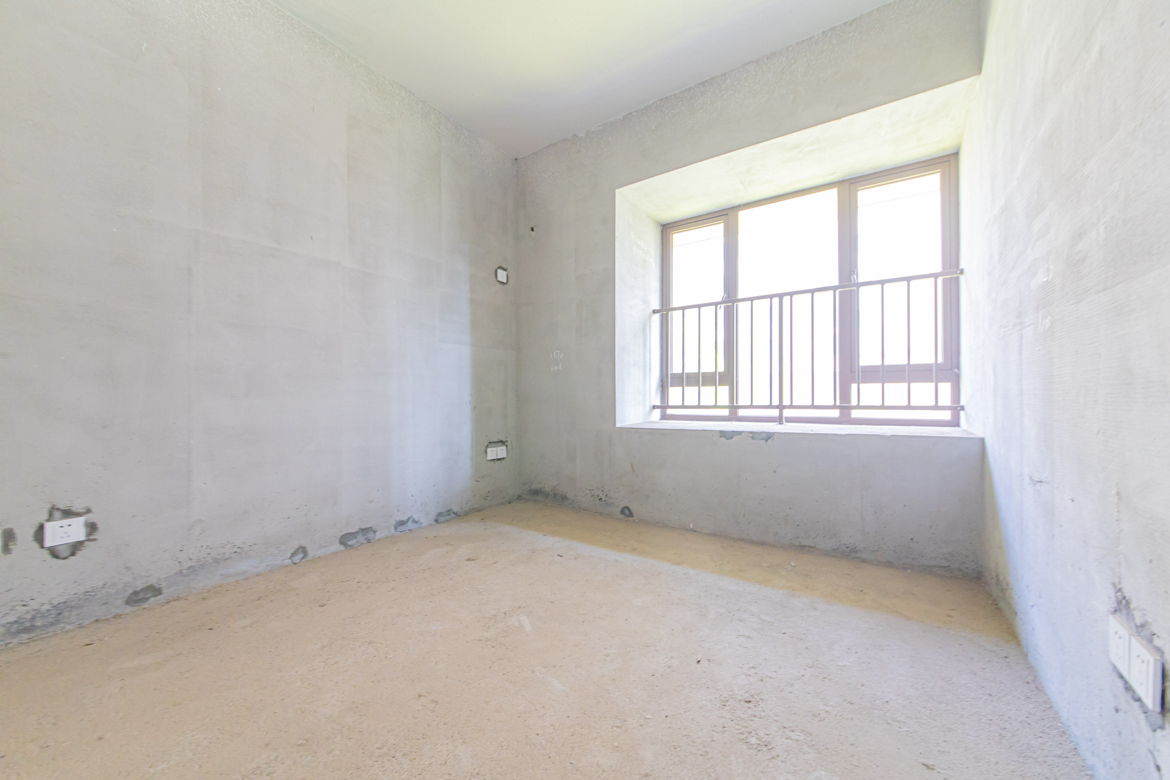 大唐印象二期御府 5室2厅3卫 188.0万 大唐印象二期御府 5室2厅3卫 188.0万卧室