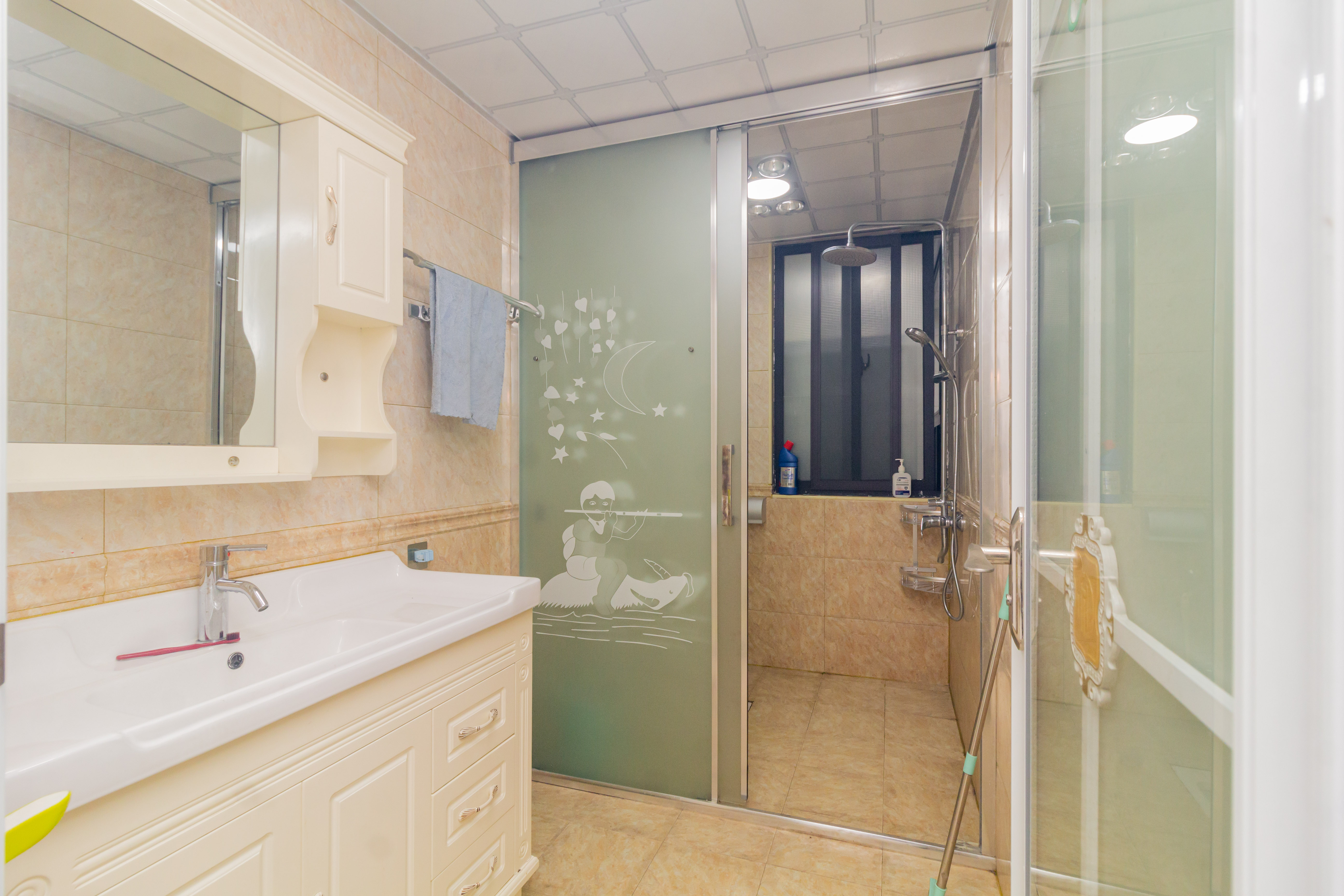 康桥长郡 3室2厅1卫 85.8万 康桥长郡 3室2厅1卫 85.8万卫生间