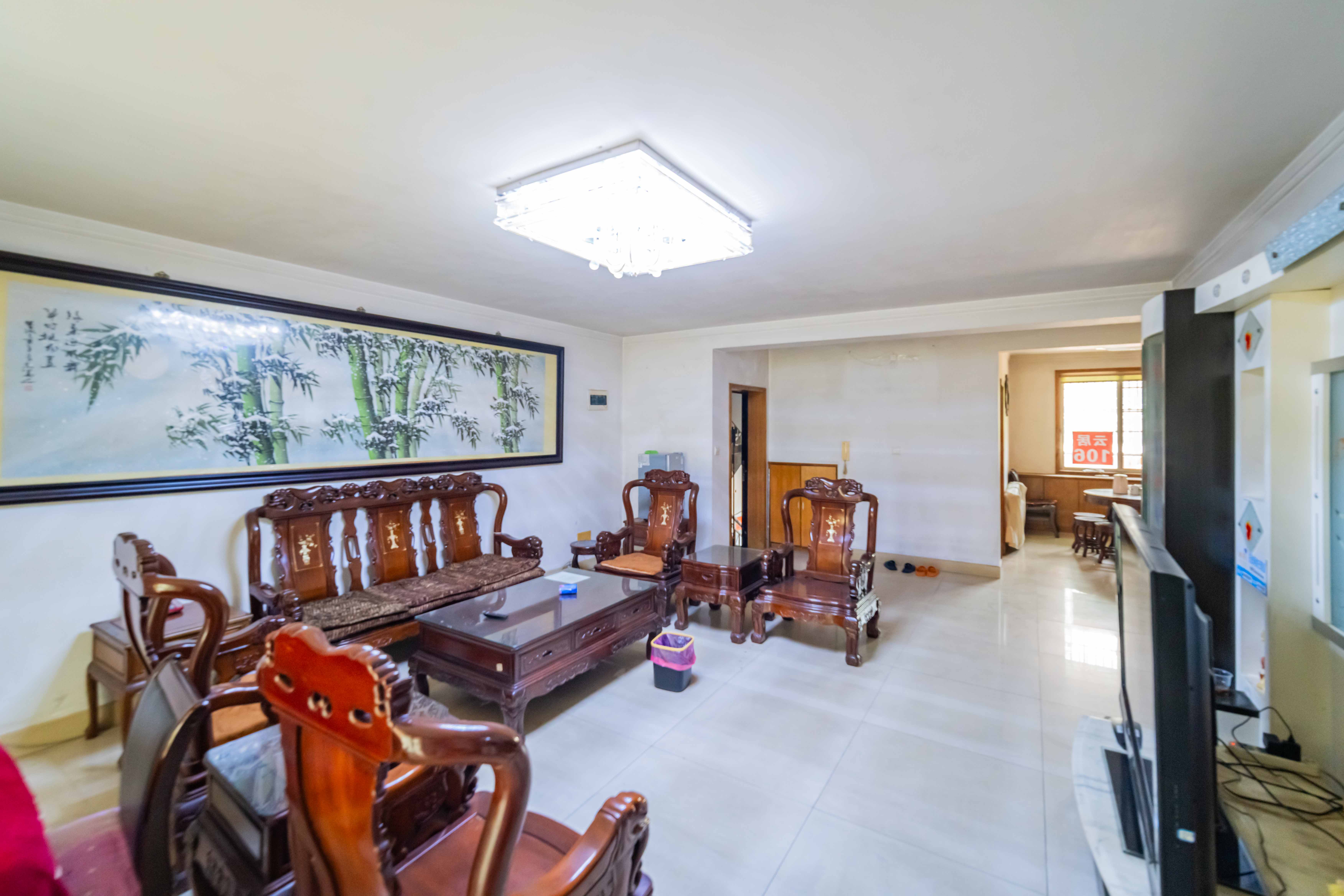 新星小区  4室2厅2卫   160.00万