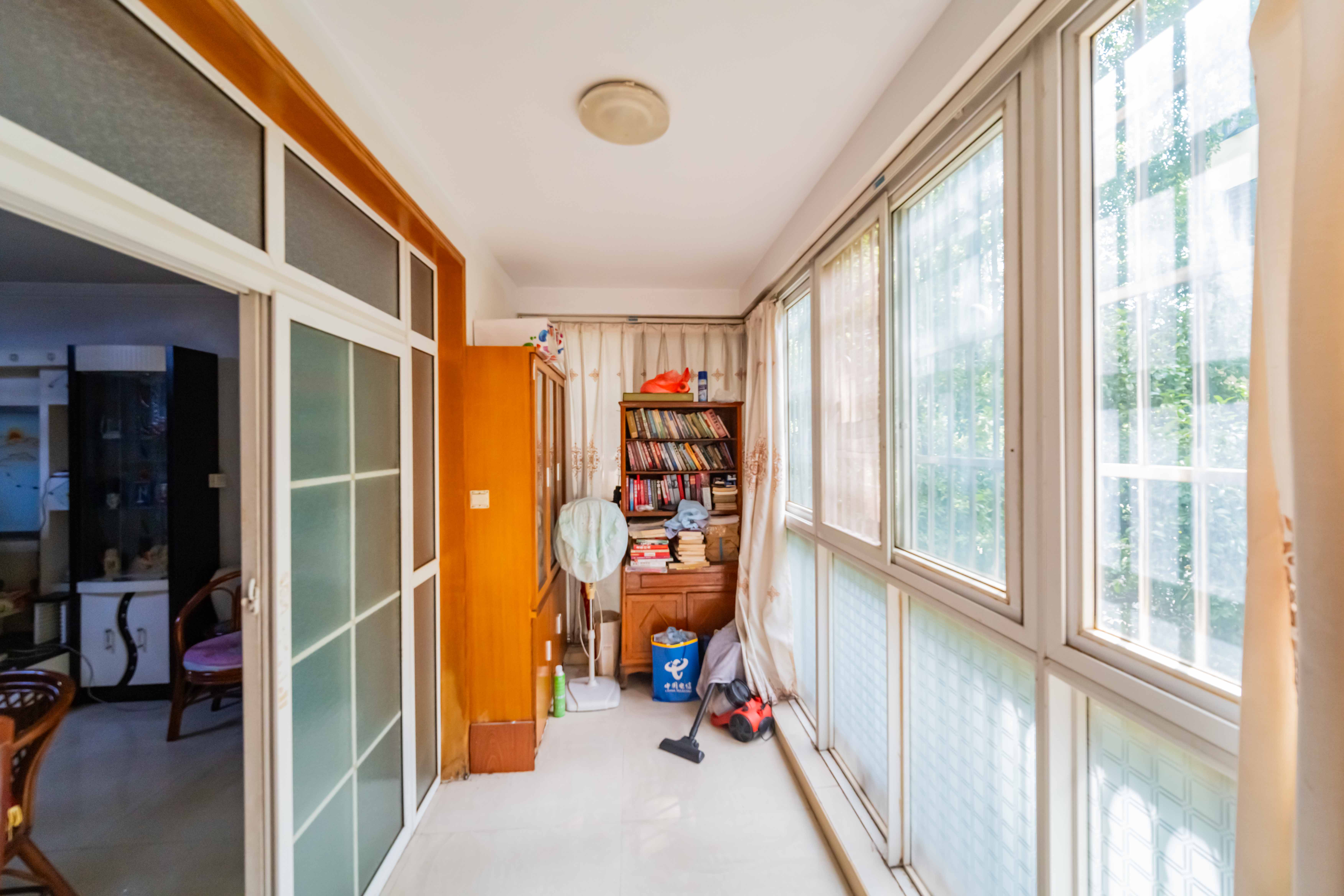 新星小区  4室2厅2卫   160.00万其他