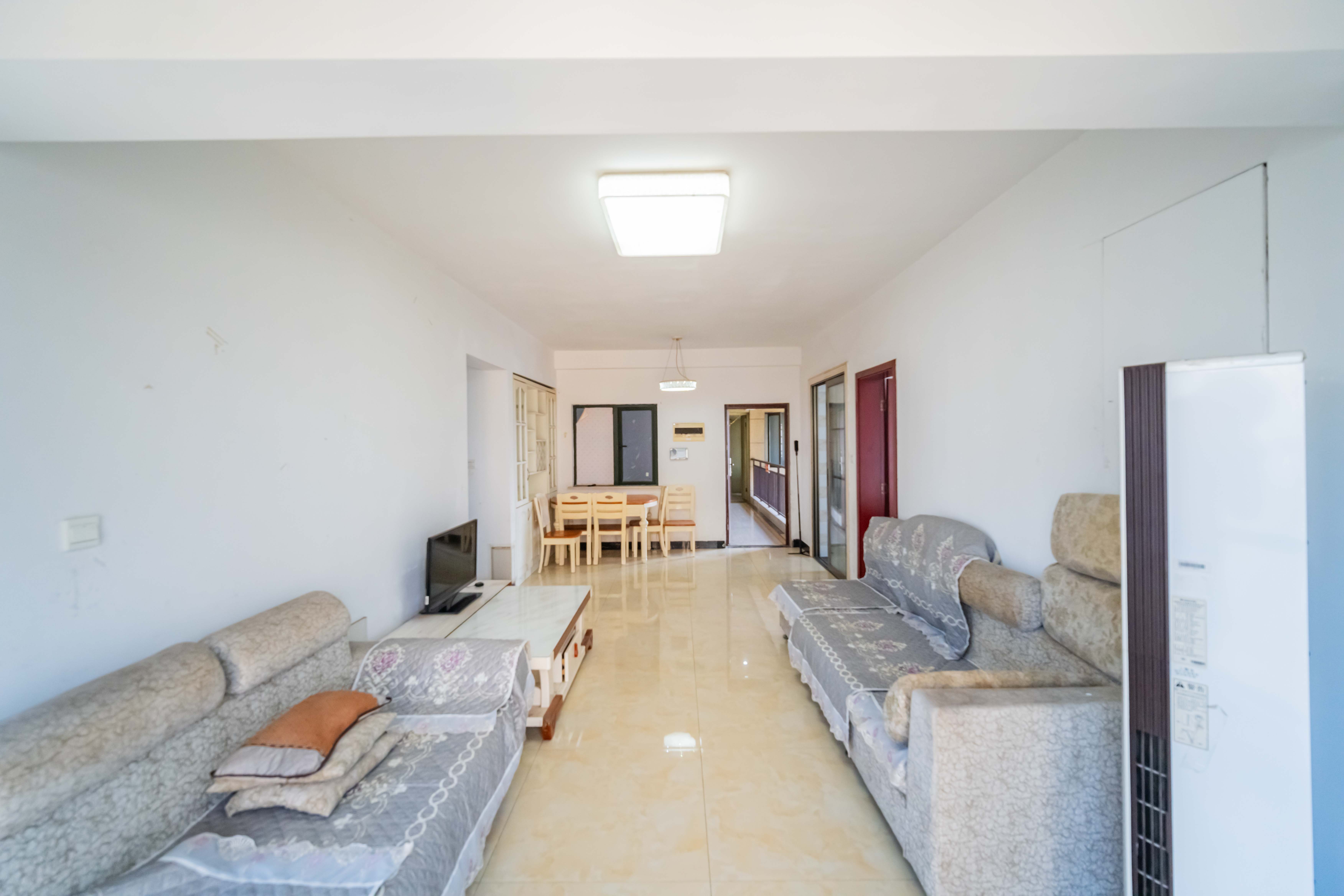 兴旺正佳广场(金石雅苑) 3室1厅1卫 82.0万 兴旺正佳广场(金石雅苑) 3室1厅1卫 82.0万客厅