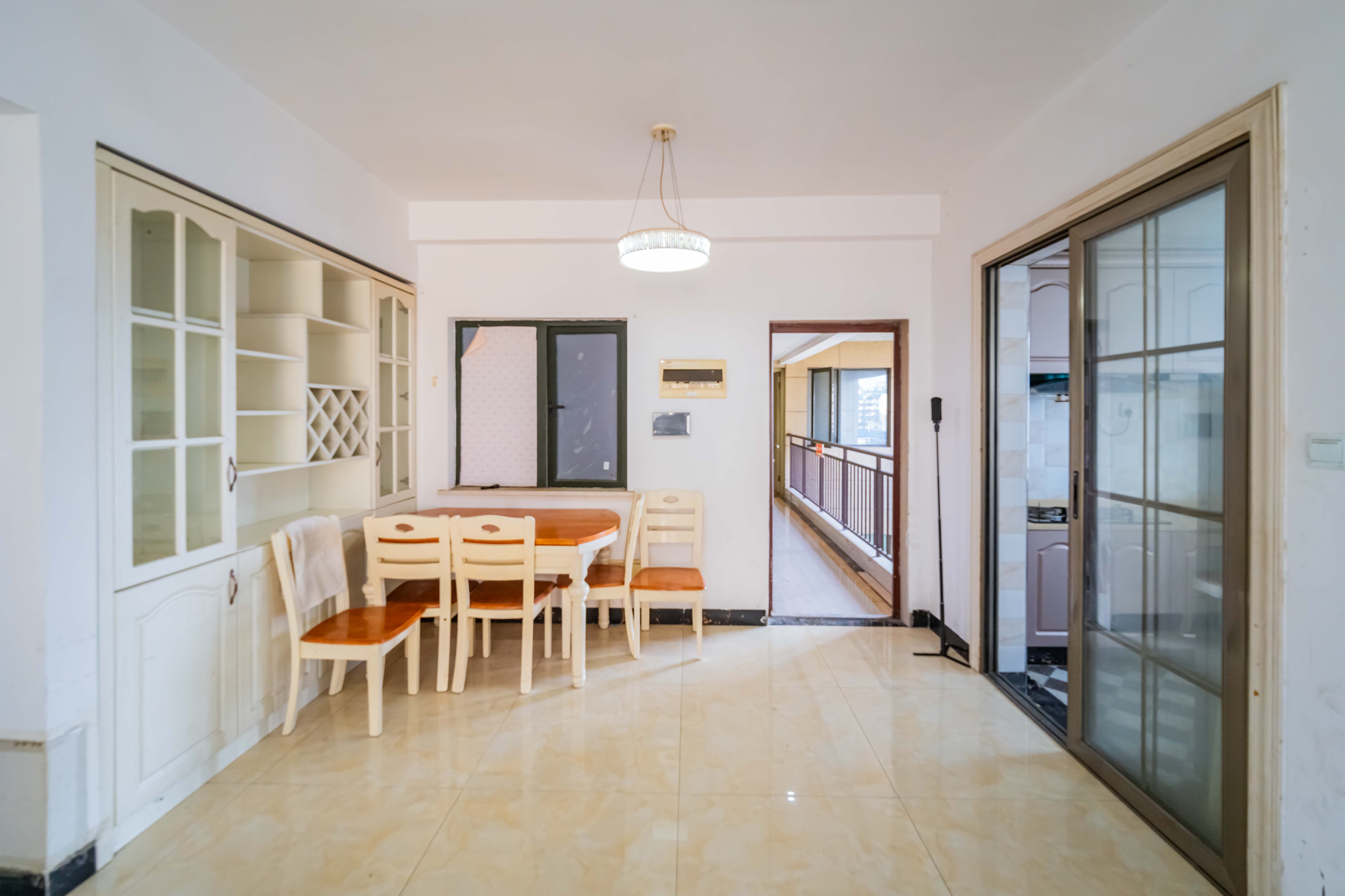 兴旺正佳广场(金石雅苑) 3室1厅1卫 82.0万 兴旺正佳广场(金石雅苑) 3室1厅1卫 82.0万客厅