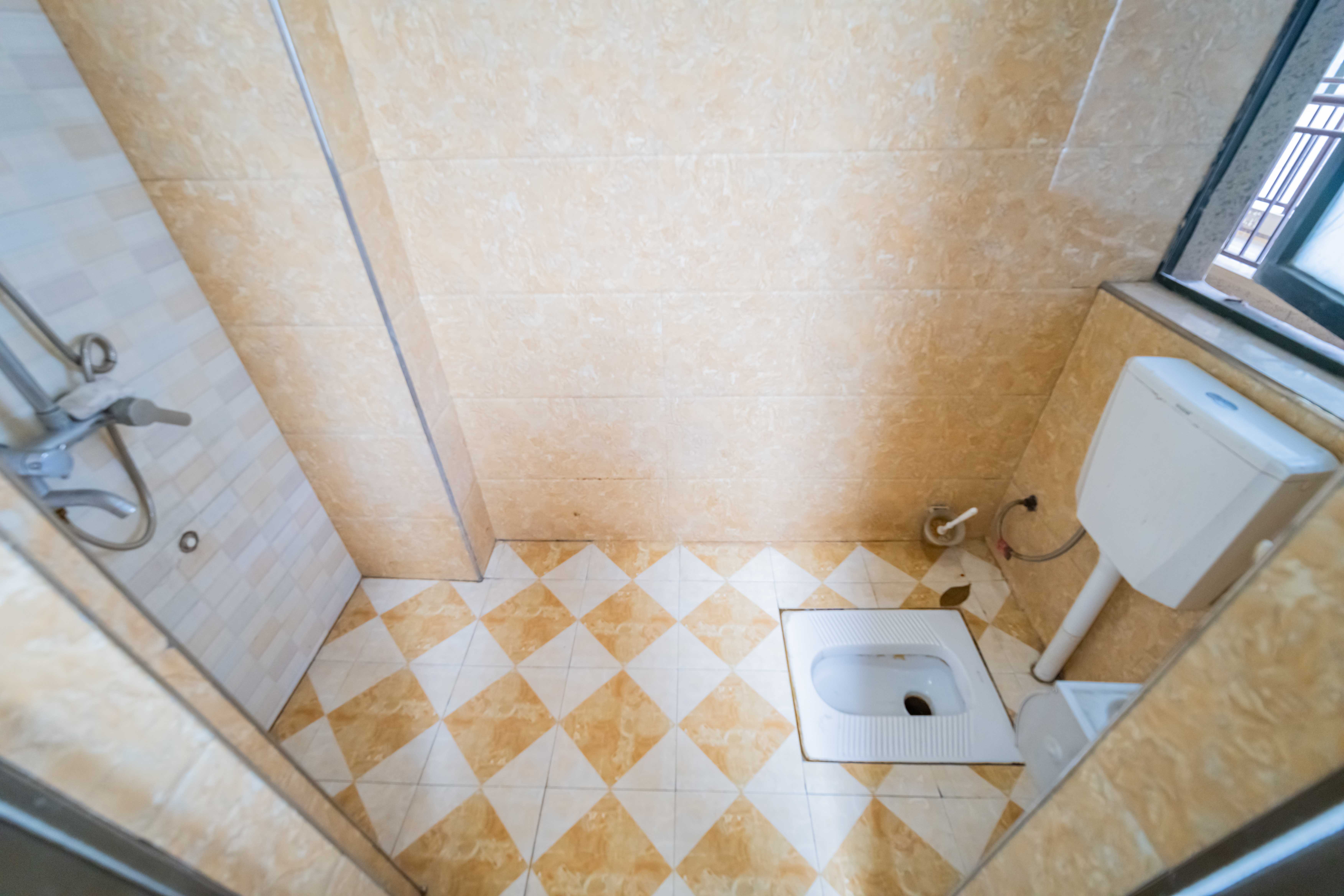 兴旺正佳广场(金石雅苑) 3室1厅1卫 82.0万 兴旺正佳广场(金石雅苑) 3室1厅1卫 82.0万卫生间