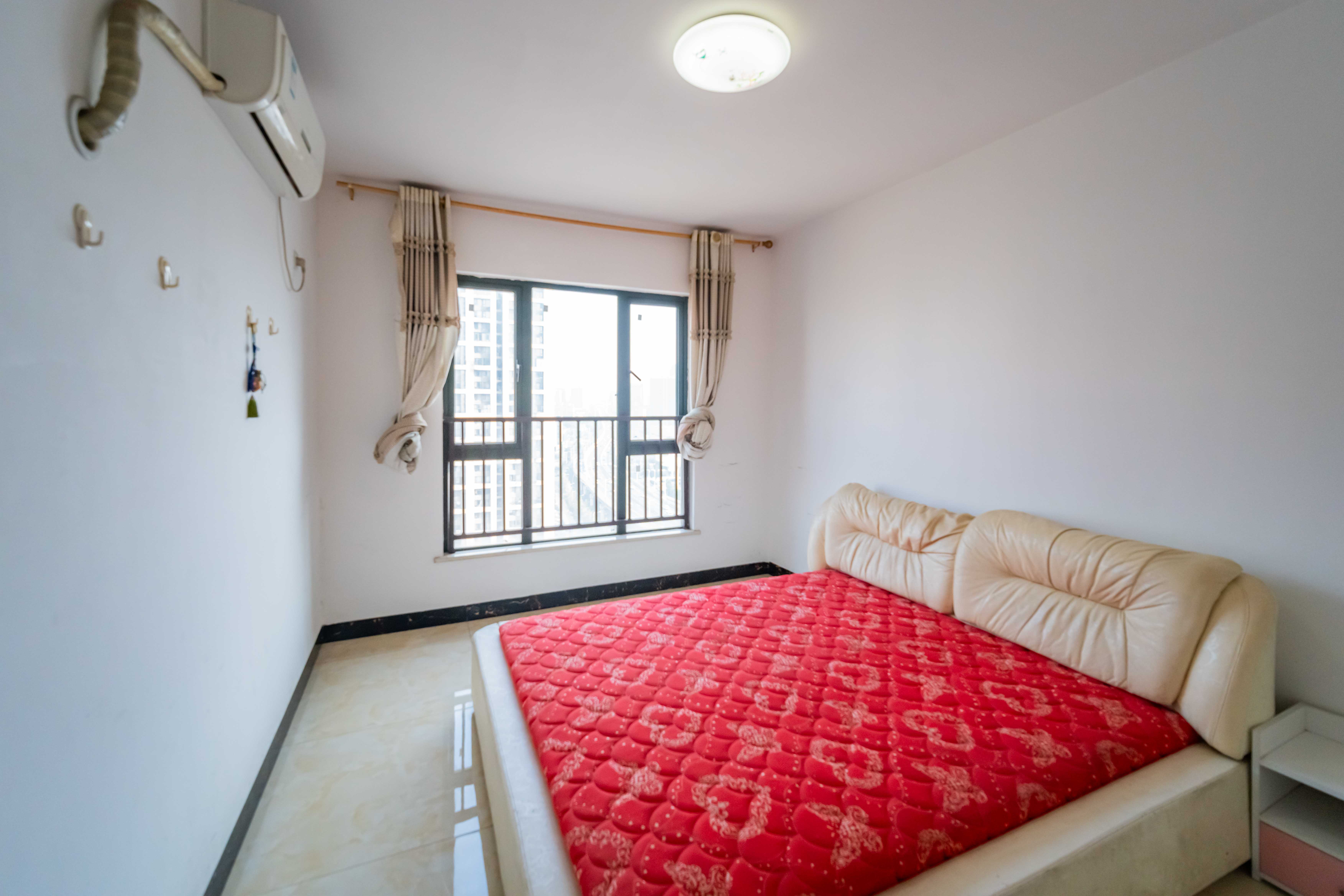 兴旺正佳广场(金石雅苑) 3室1厅1卫 82.0万 兴旺正佳广场(金石雅苑) 3室1厅1卫 82.0万卧室